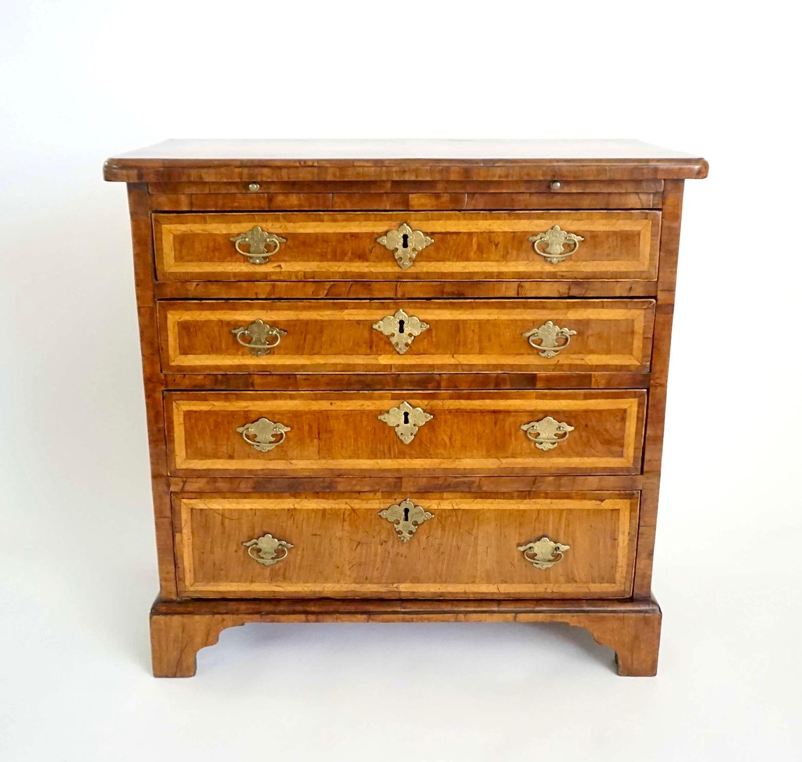 English Walnut and Satinwood Inlaid Petite Chest or Bachelor's Chest, circa 1715 For Sale 5