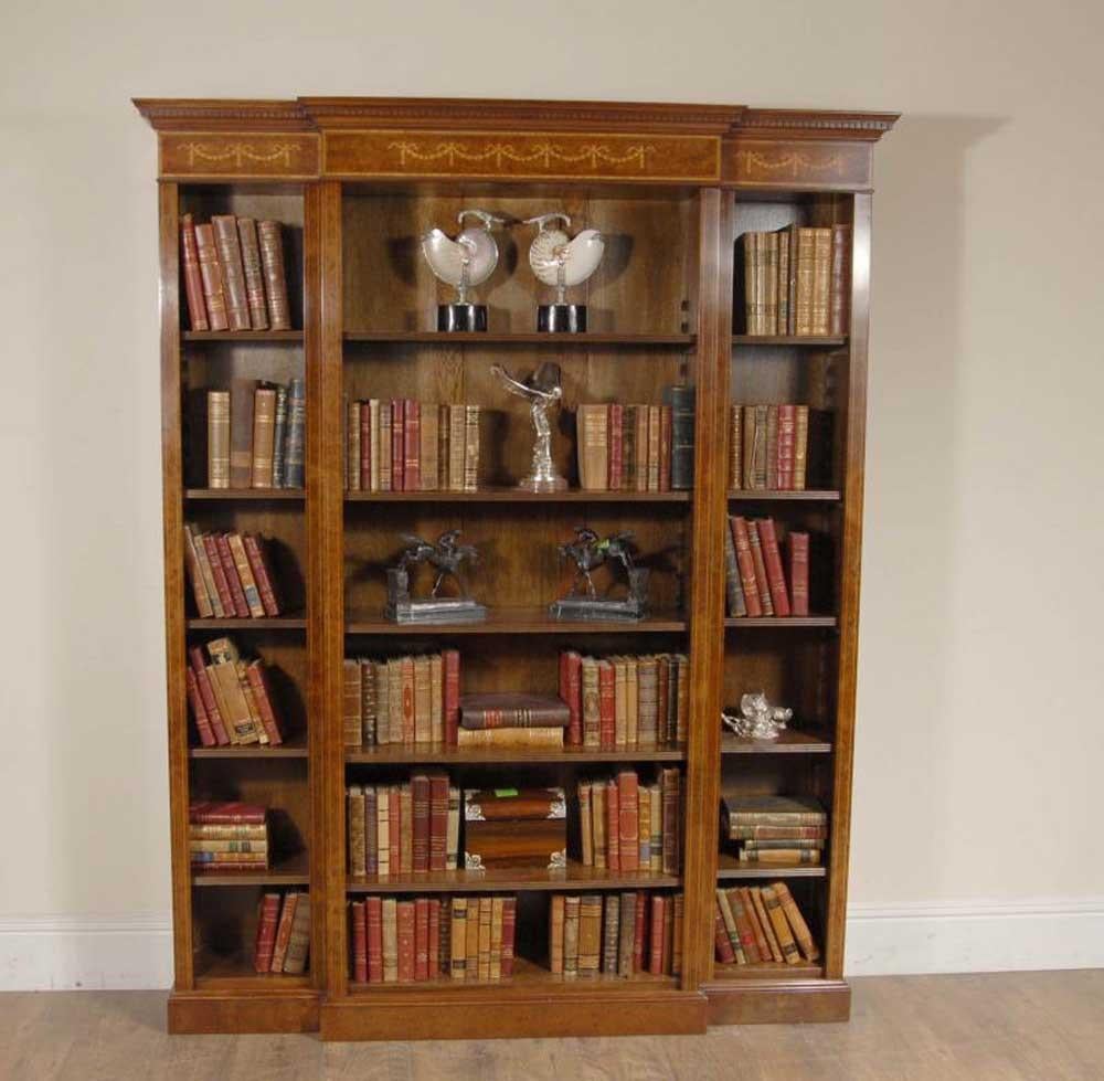 English Walnut Breakfront Bookcase Sheraton Regency In Good Condition For Sale In Potters Bar, GB