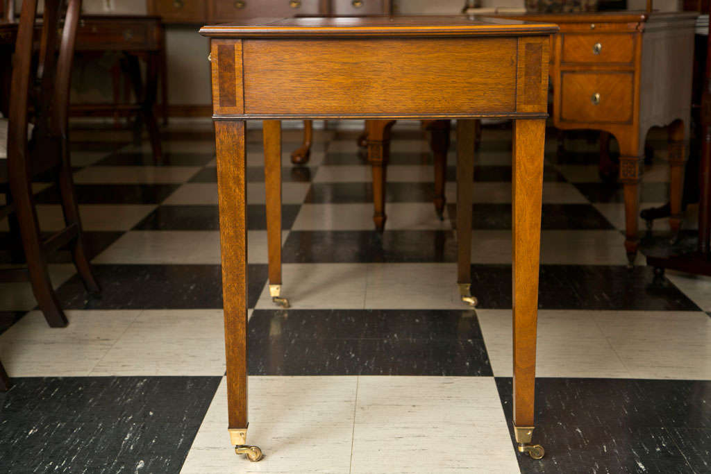Englischer Schreibtisch aus Nussbaum mit zwei Schubladen aus Wurzelholz (21. Jahrhundert und zeitgenössisch) im Angebot