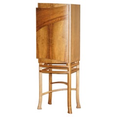 ENGLISH WALNUT DEREK ELLIOTT GLASS SHELVED DISPLAY OR DRINKS CABiNET