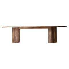 Mesa de comedor inglesa de nogal con pata trébol tallada a mano
