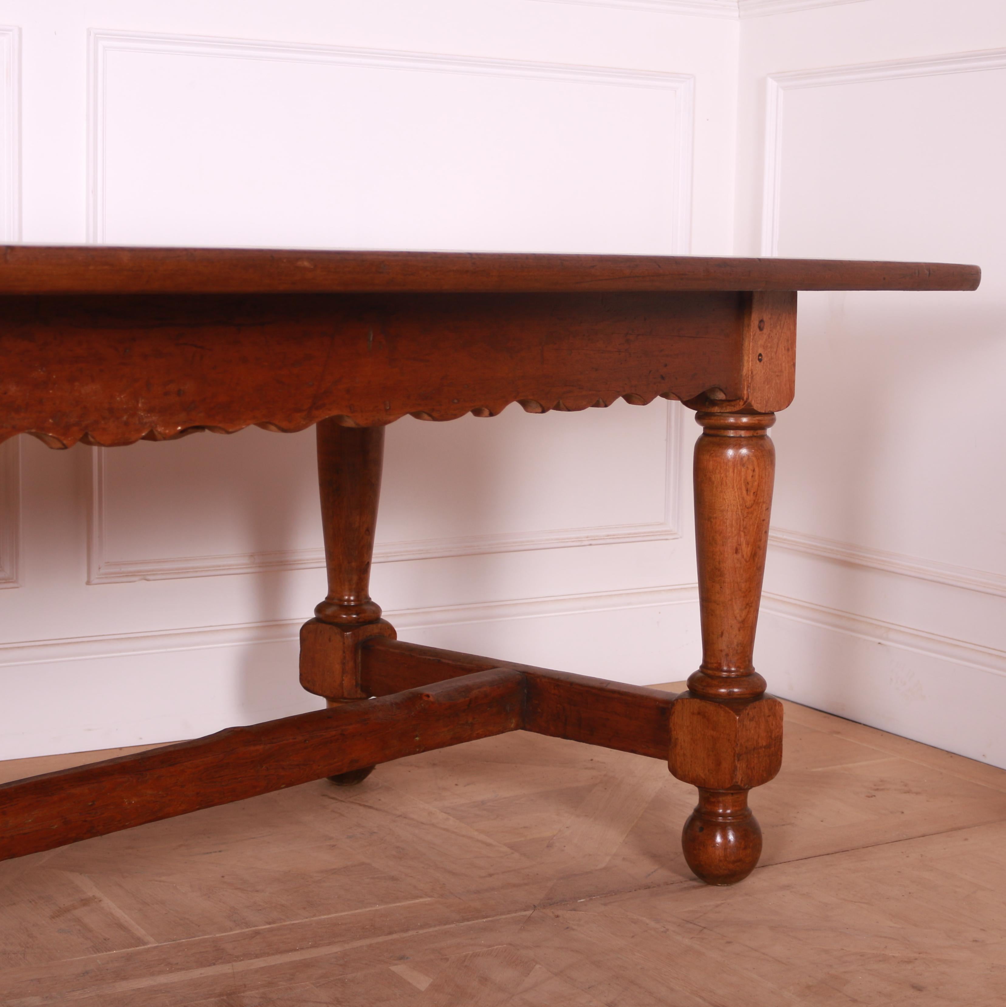 English Walnut Farmhouse Table In Good Condition For Sale In Leamington Spa, Warwickshire