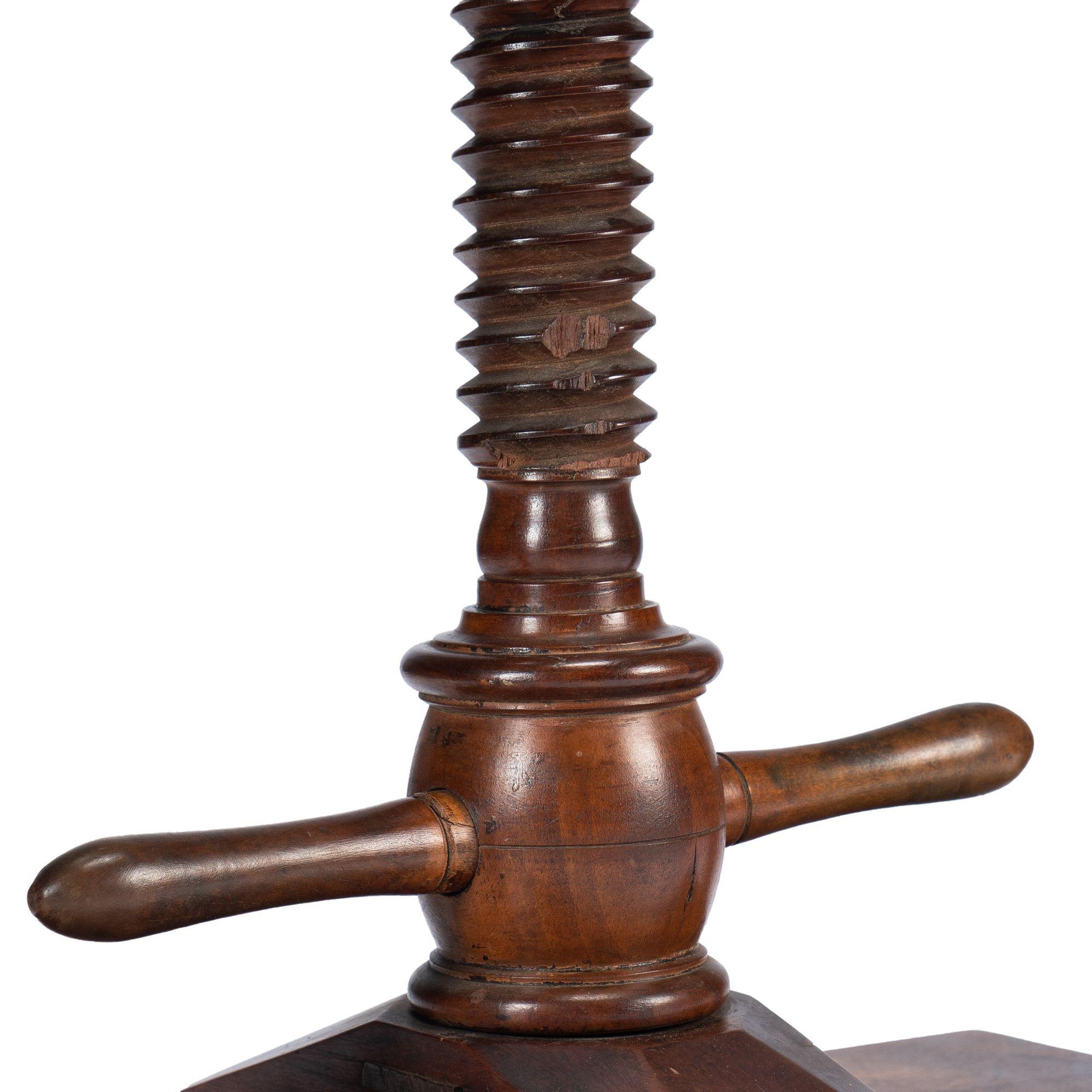 Prensa inglesa de lino de nogal de Thomas Bradford & Company, 1850-1900 en venta 2
