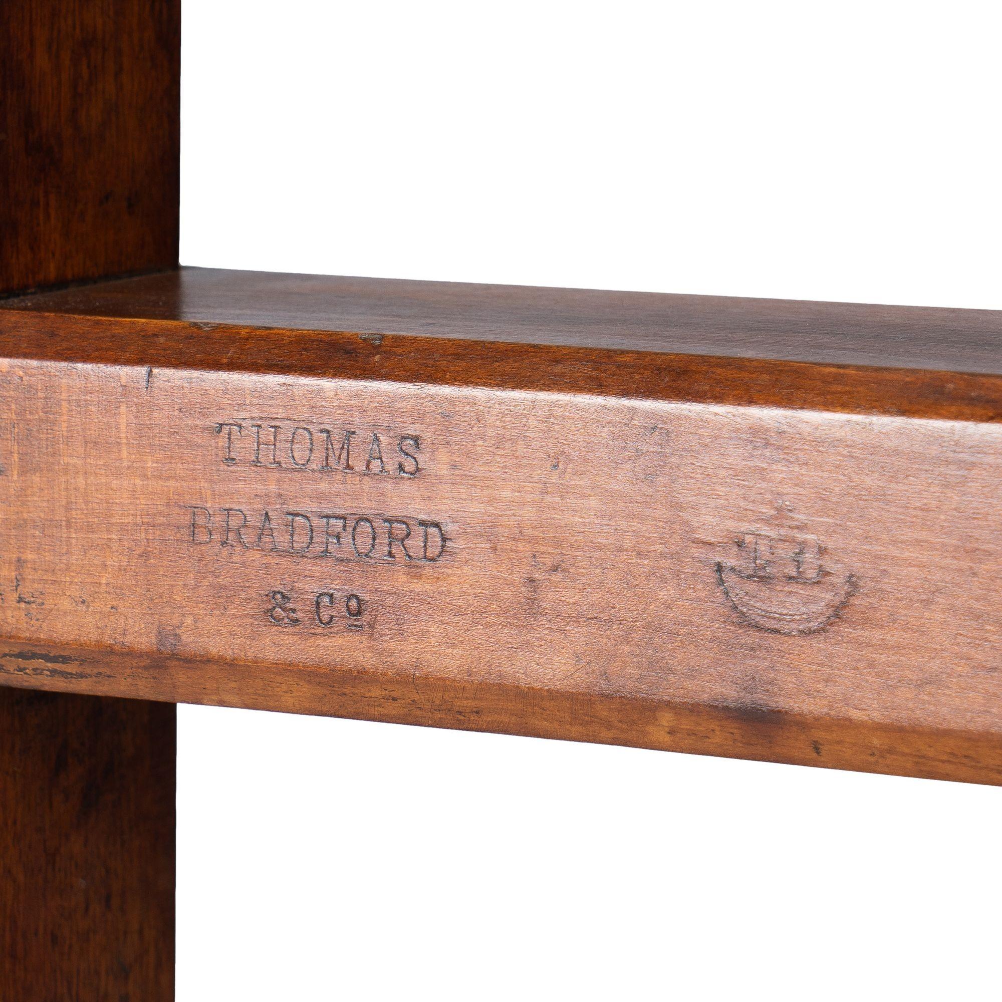 Englische Leinenpresse aus Nussbaumholz von Thomas Bradford & Company, 1850-1900 (Walnuss) im Angebot
