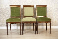 Englisches Wohnzimmer-Set aus englischem Nussbaumholz aus der Mitte des 20. Jahrhunderts mit grüner Polsterung