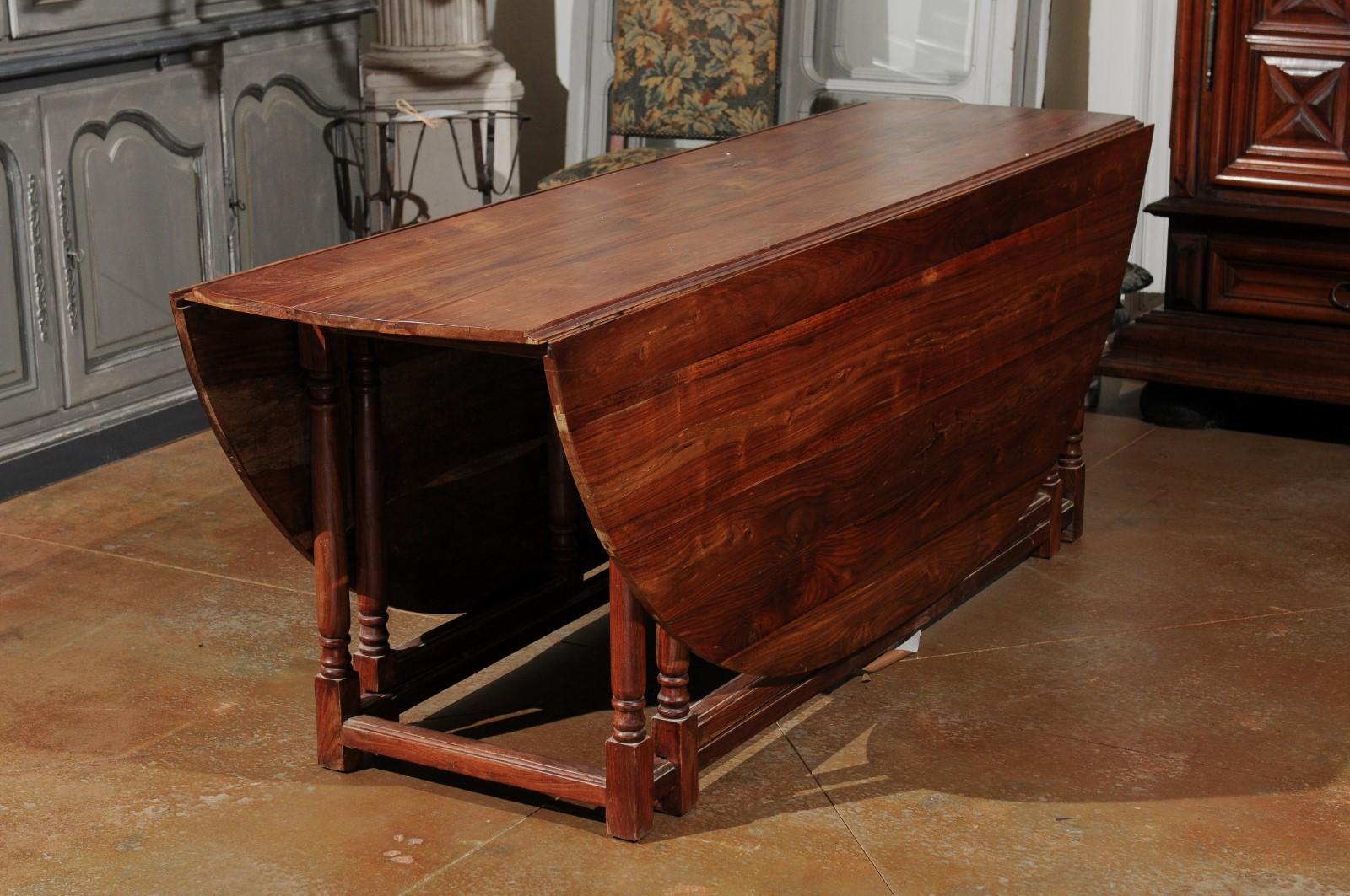 English Walnut Oval Top Drop-Leaf Gateleg Table with Turned Legs and Stretchers For Sale 2