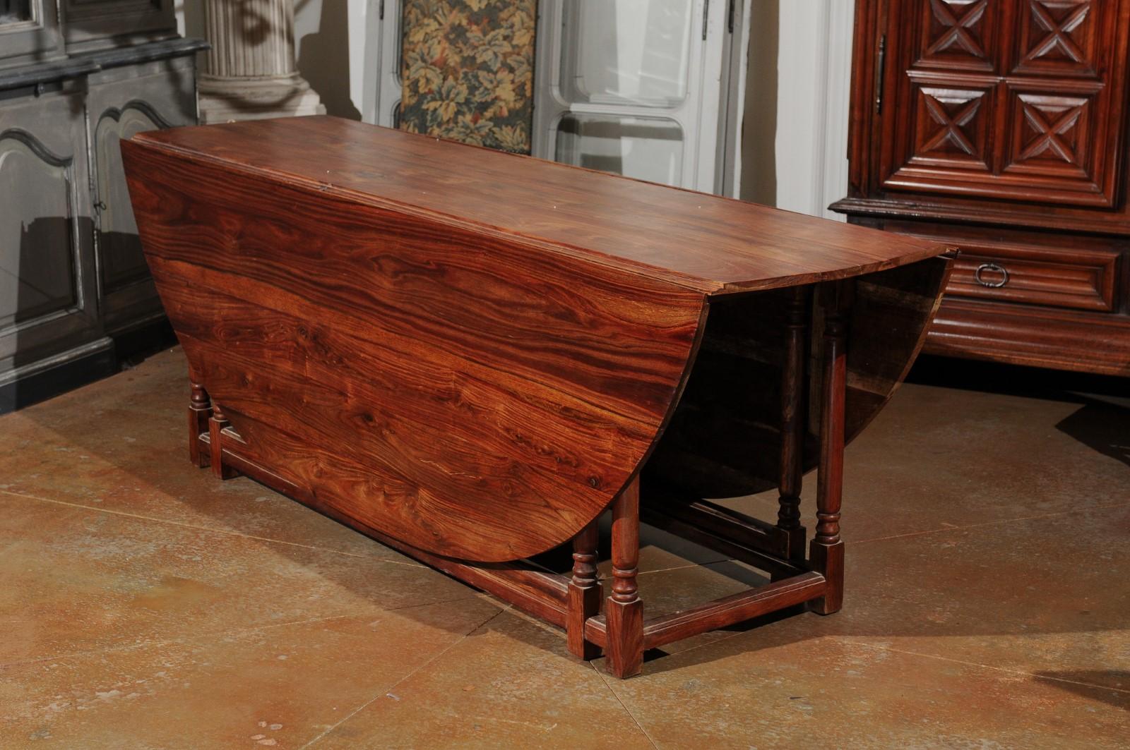 English Walnut Oval Top Drop-Leaf Gateleg Table with Turned Legs and Stretchers For Sale 3