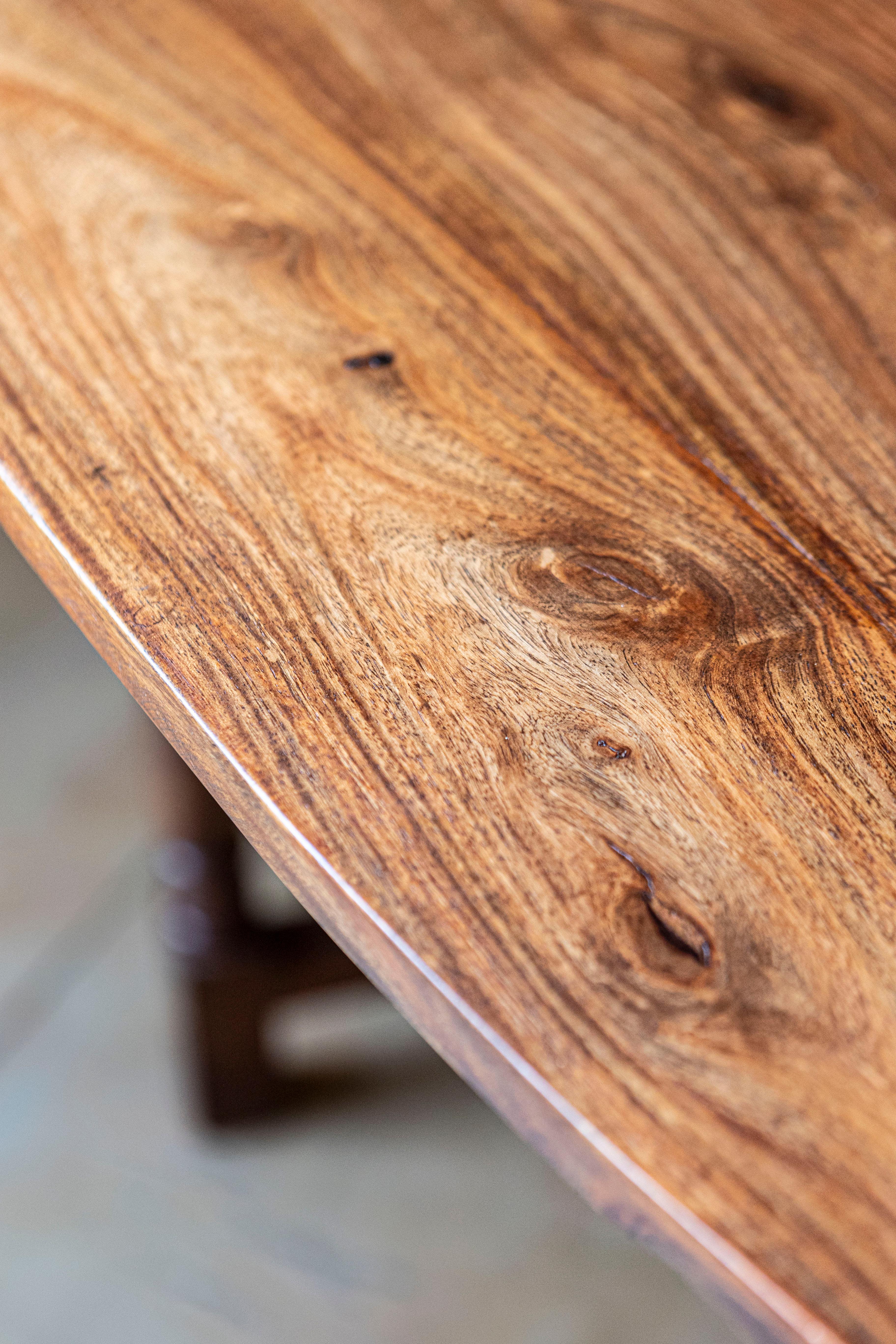 Table à accoudoirs ovale à feuilles tombantes avec pieds tournés et brancards 1