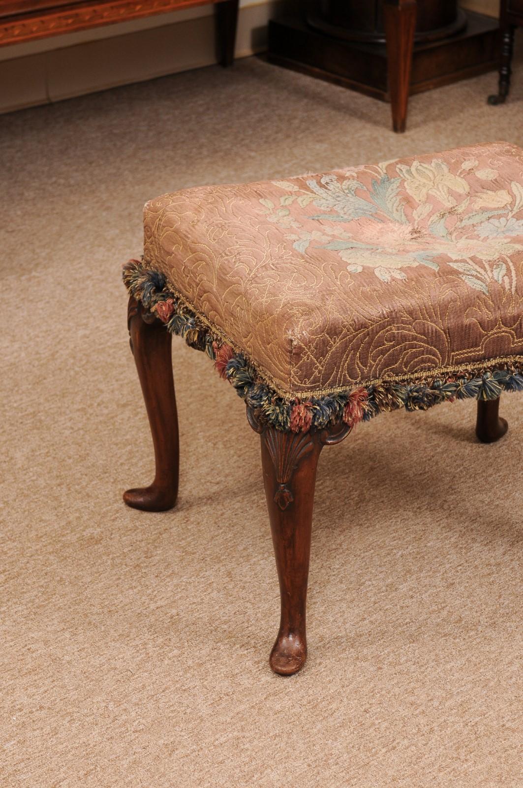  English Walnut Queen Anne Style Stool with Needlepoint In Good Condition For Sale In Atlanta, GA
