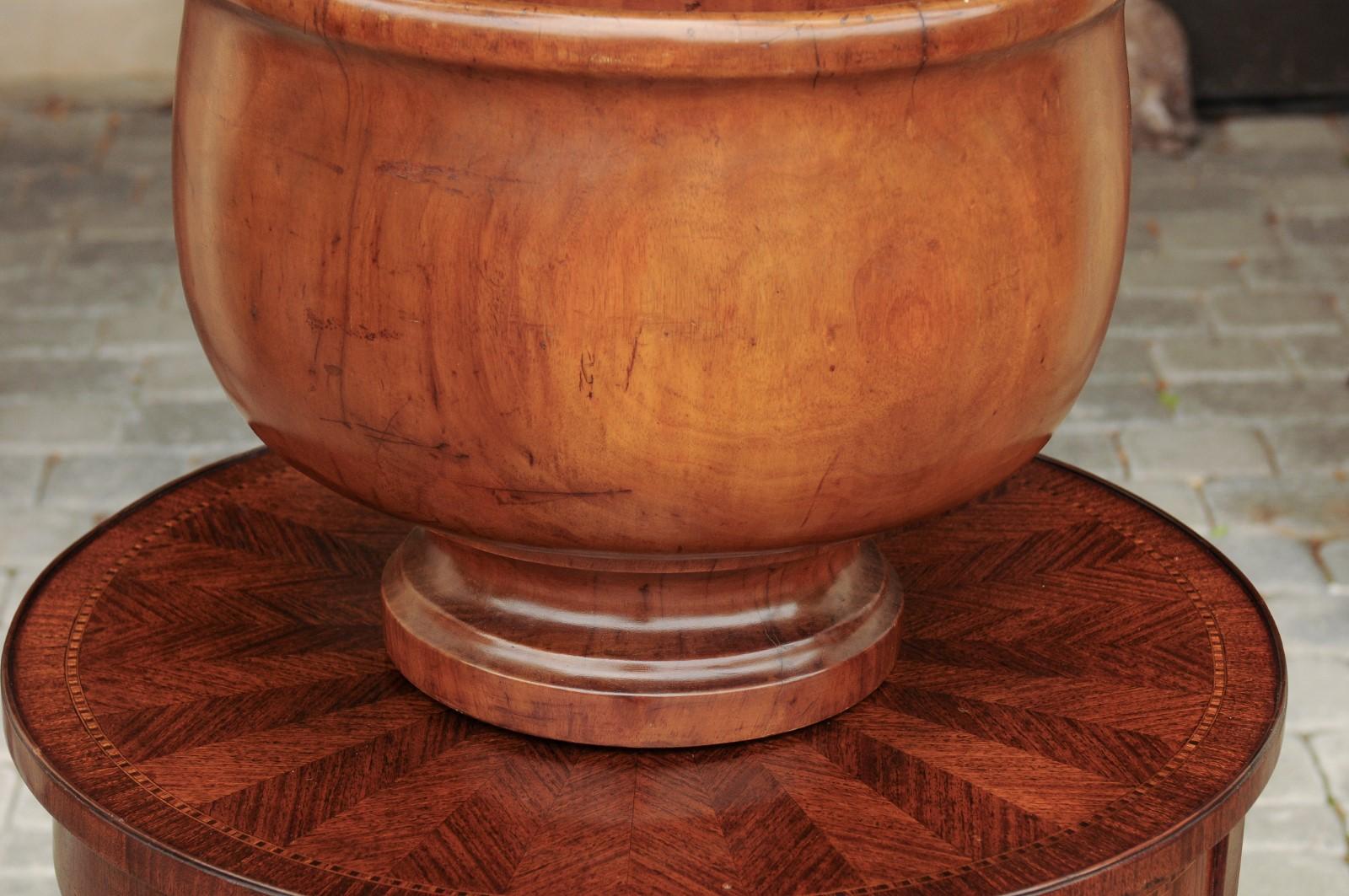 English Walnut Treenware Bowl Resting on Turned Pedestal, circa 1880 In Good Condition For Sale In Atlanta, GA