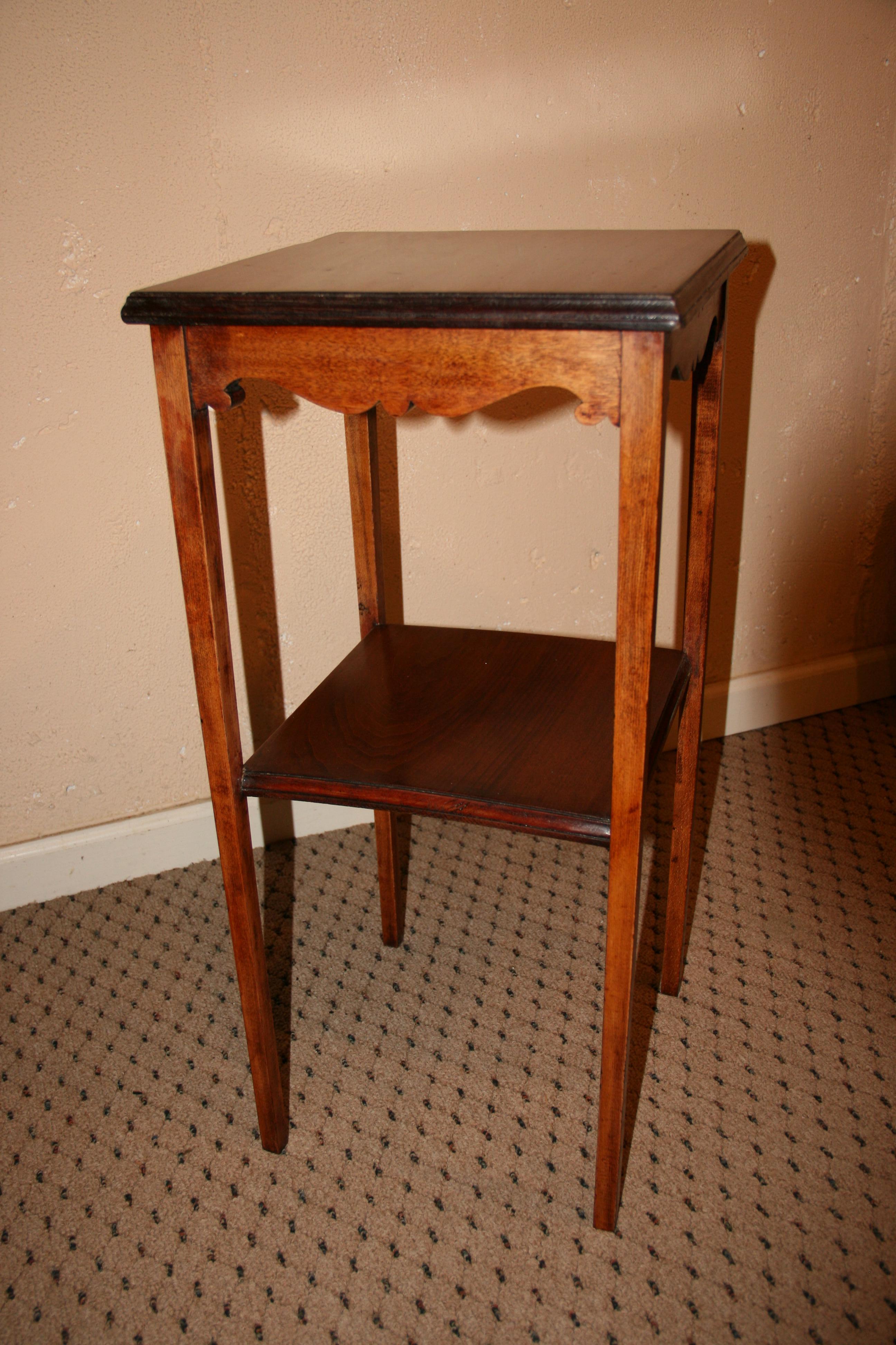 Early 20th Century English Walnut Two Level Scalloped  Spider Leg Table / Pedestal 1920's For Sale