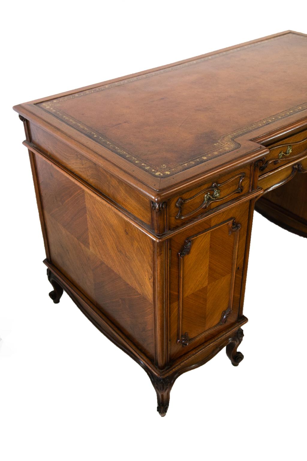 Late 19th Century English Walnut Two Pedestal Desk For Sale