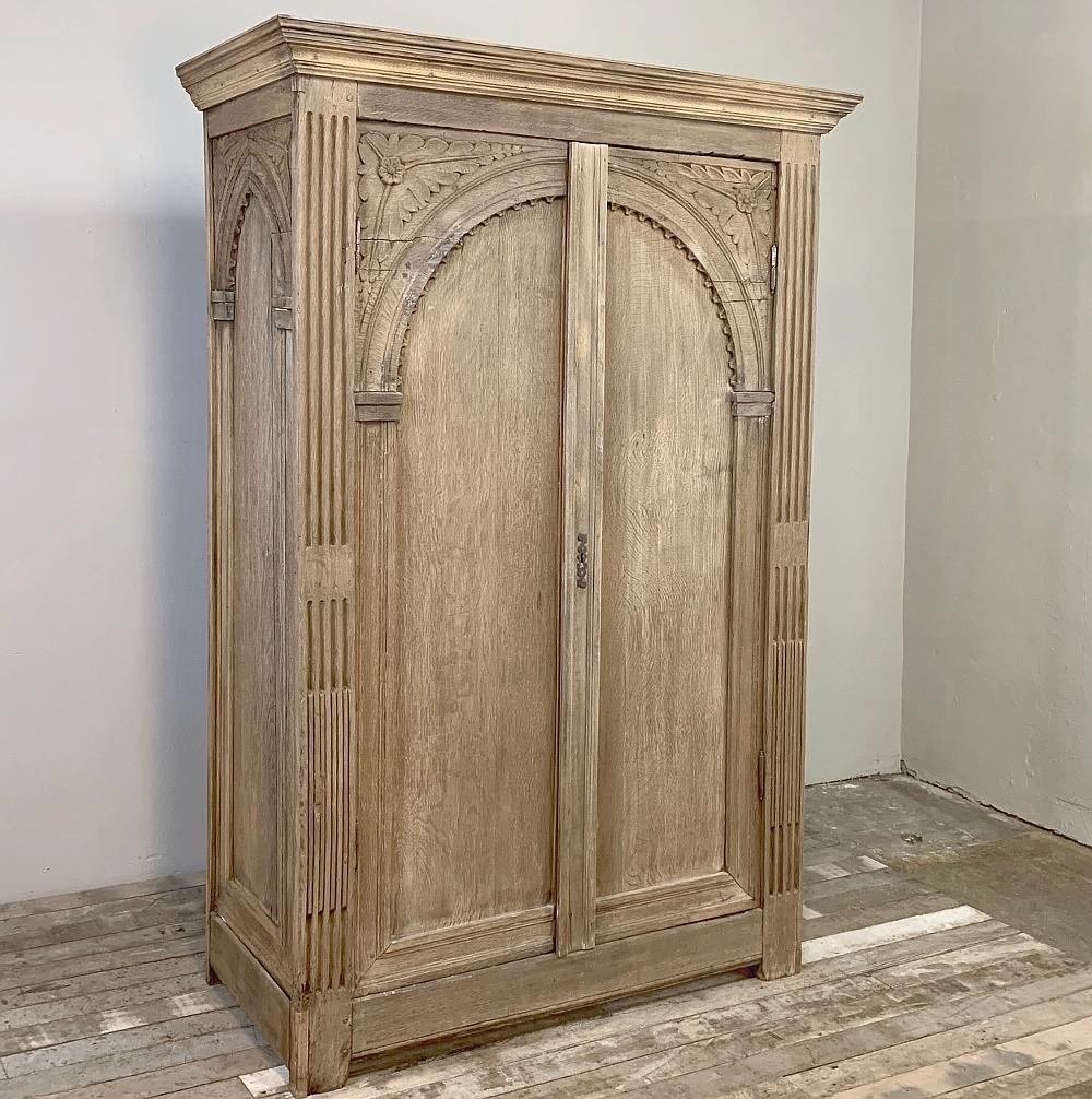 19th century English wardrobe is the perfect size to provide extra storage space where needed, in a visually appealing package that can be relocated to wherever you need it! Tailored lines are embellished by the arched doors flanked by reeded &