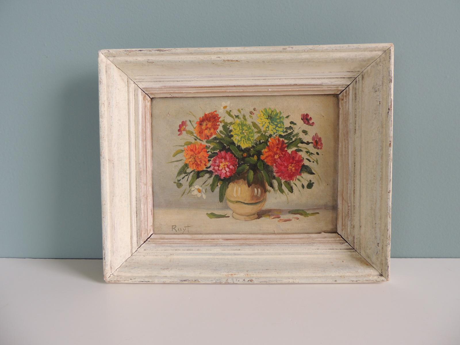English watercolor of flower arrangement on a vase. Chalk paint wood frame.
Watercolor paint on a board.
Signed by Ray T.
Painted wood frame size: 7 x 9 x 0.25.