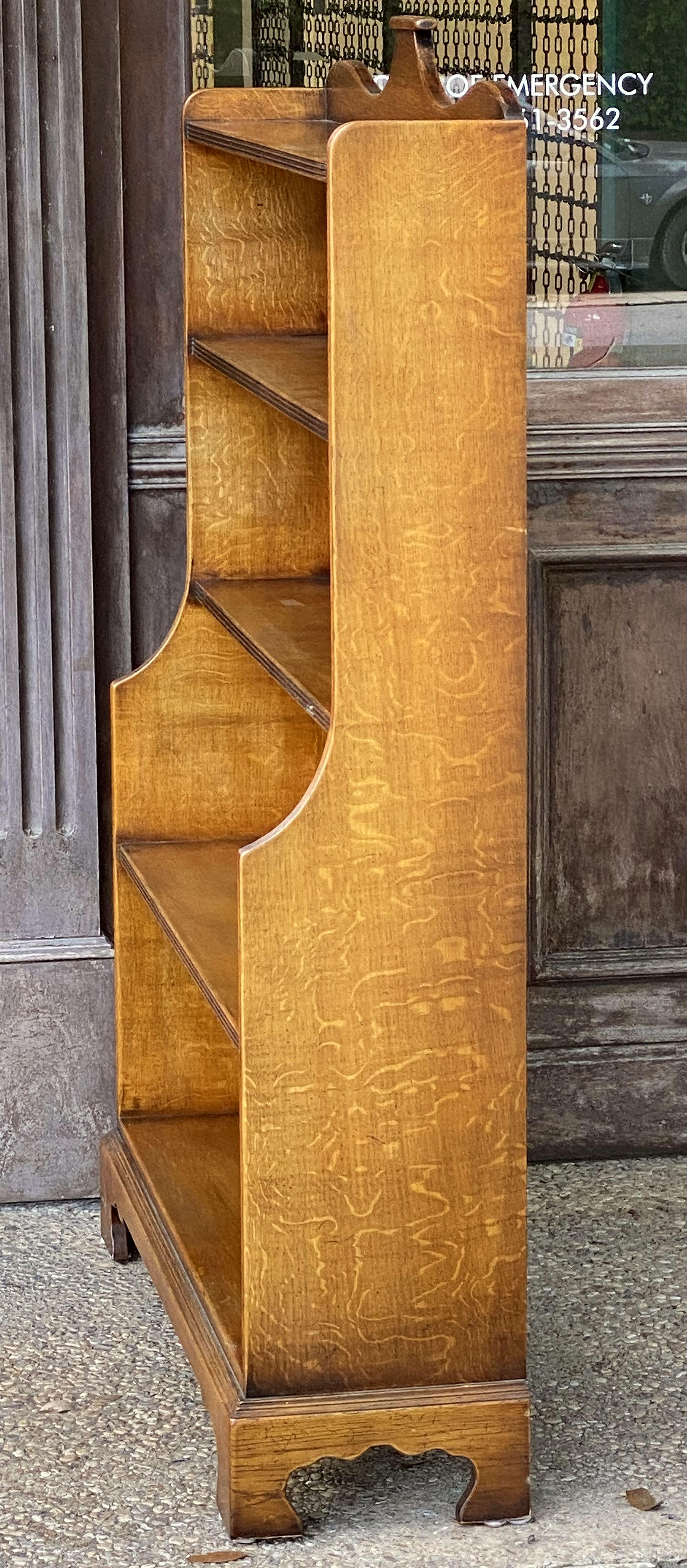 Libreria a giorno in stile cascata inglese con cinque ripiani di Oak 5