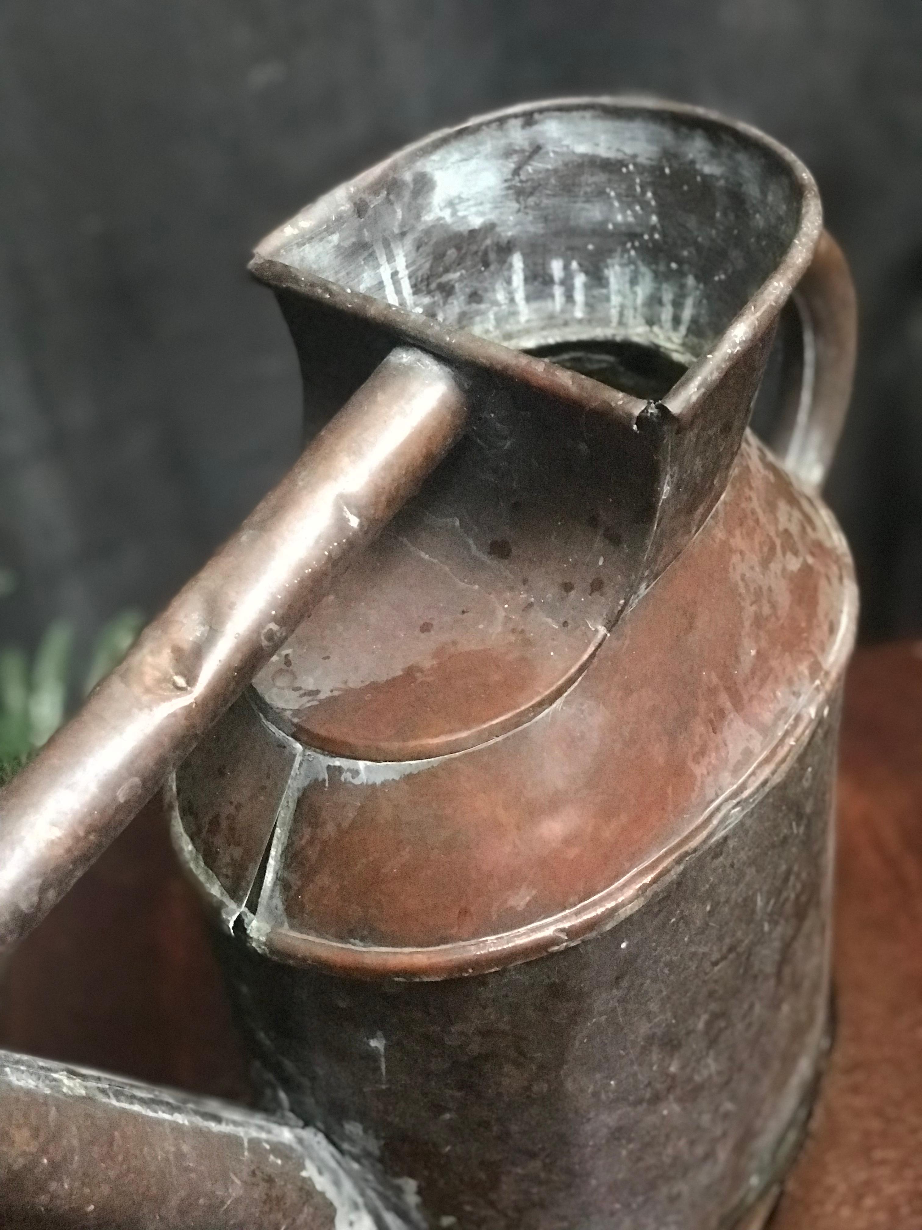 English Watering Can in Copper from mid-19th century In Good Condition In Los Angeles, CA