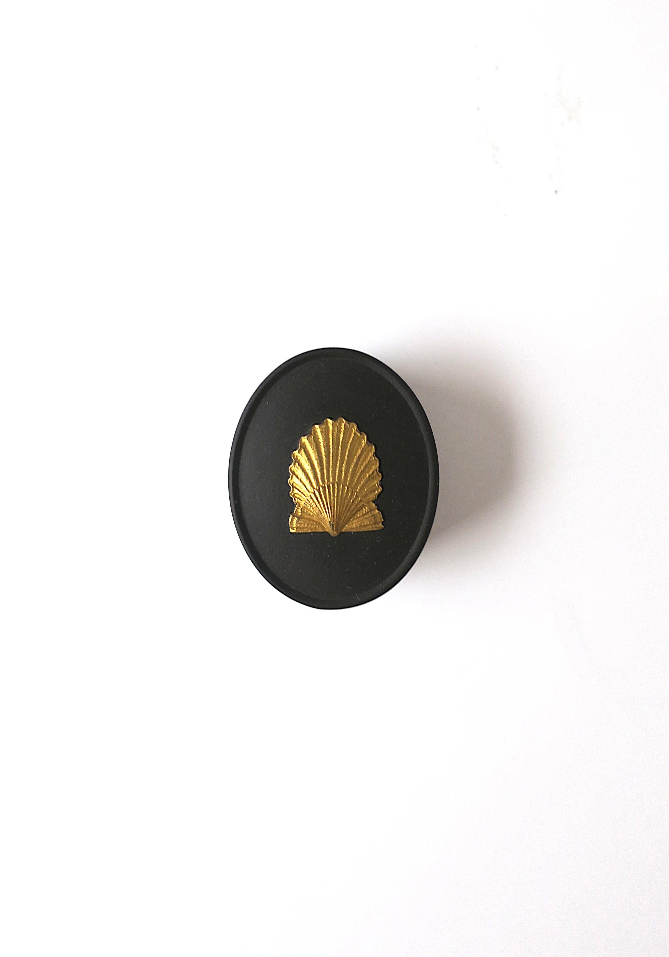 20th Century English Wedgwood Basalt Jasperware Scallop Seashell Box, circa 1980s For Sale
