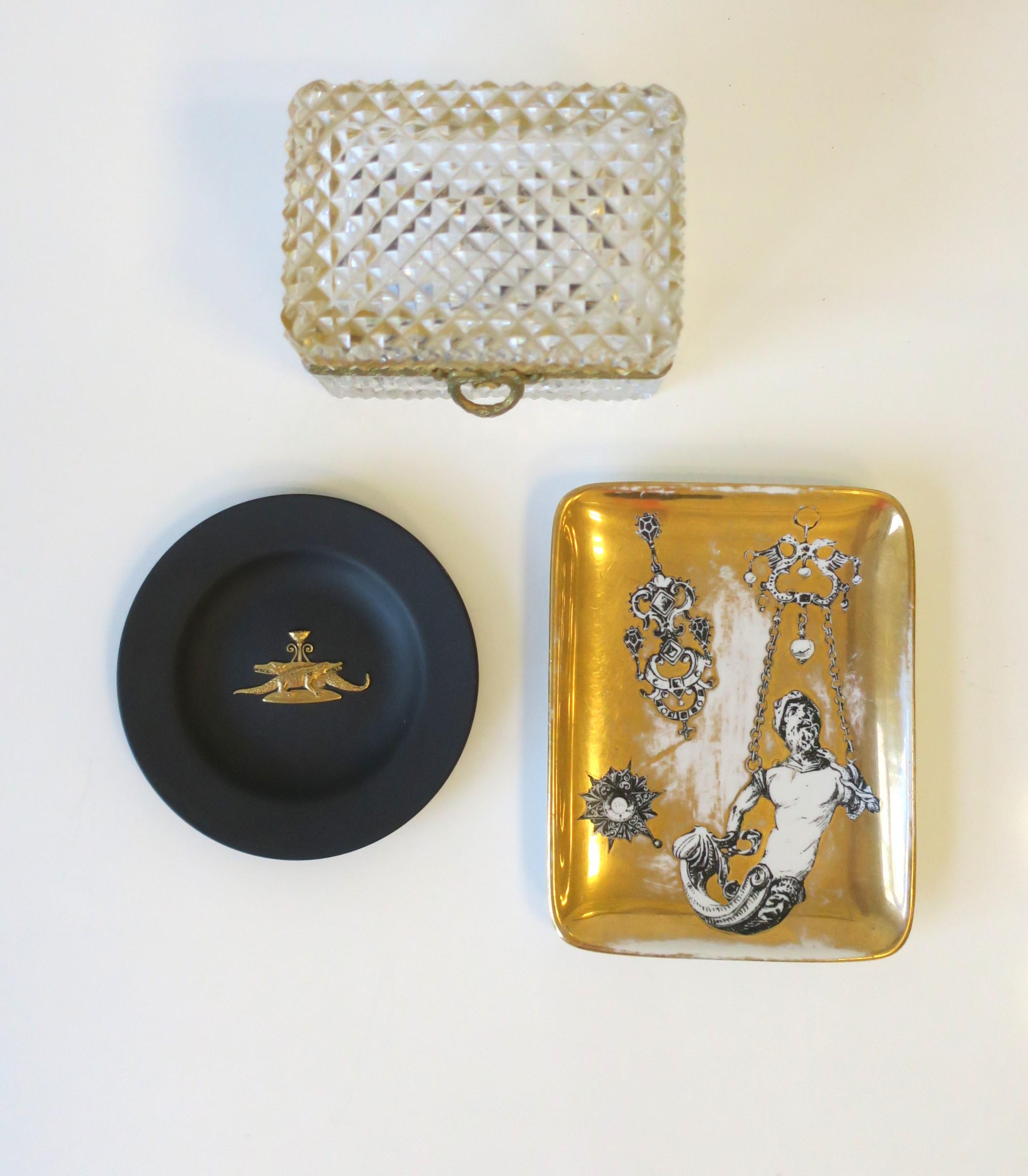 20th Century English Wedgwood Black Basalt and Gold Jewelry Dish Neoclassical Revival For Sale