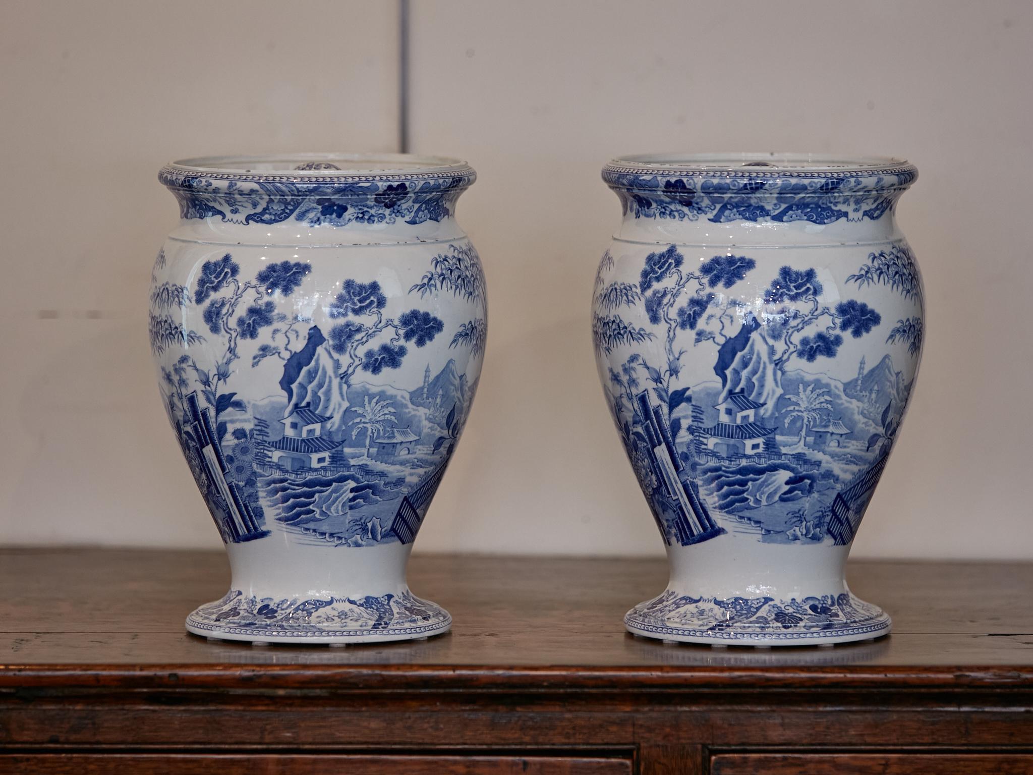 Porcelain English Wedgwood Blue Palissade Lidded Urns with Chinoiserie Gardens, a Pair