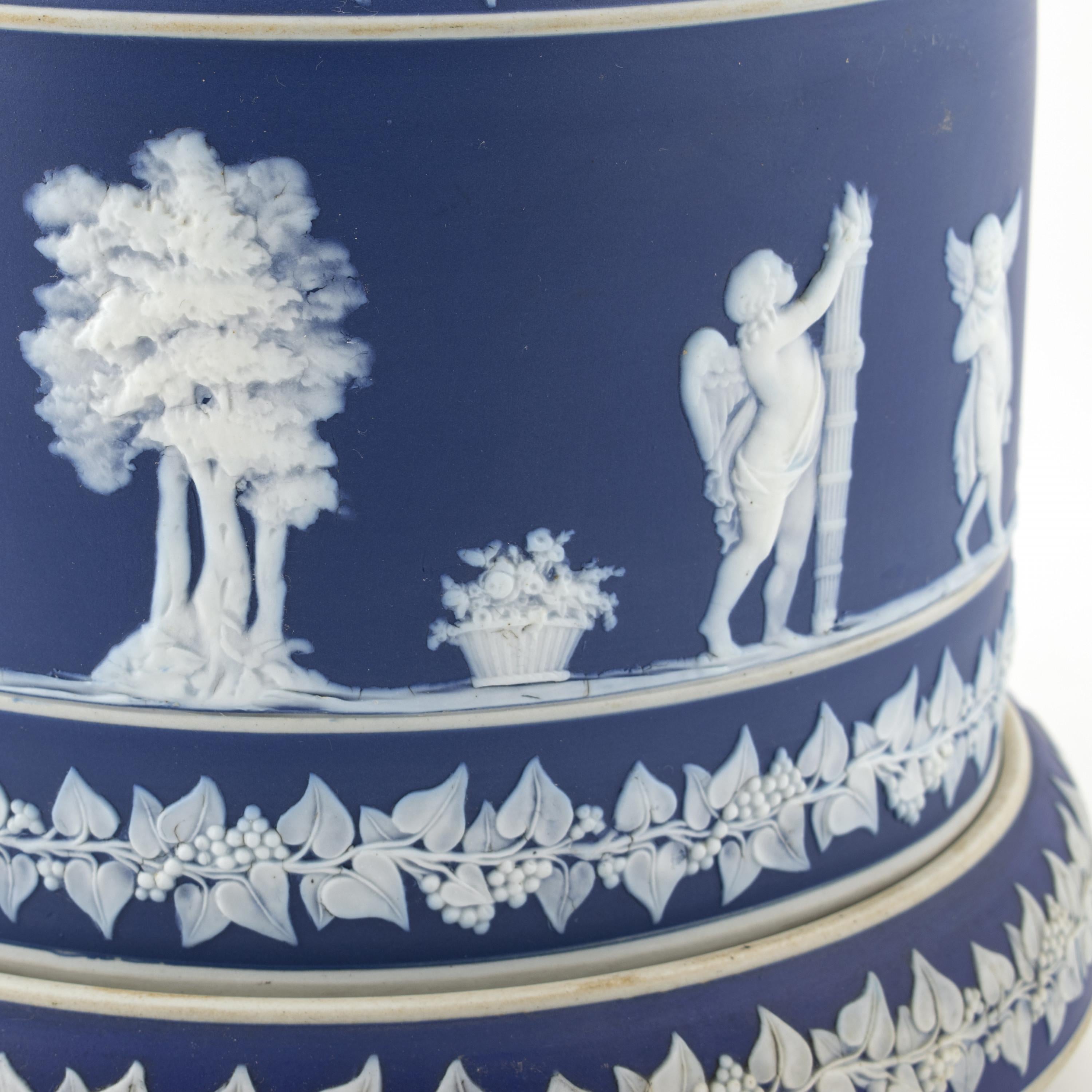 English Wedgwood Jasperware Cheese Dome In Good Condition In Kastrup, DK
