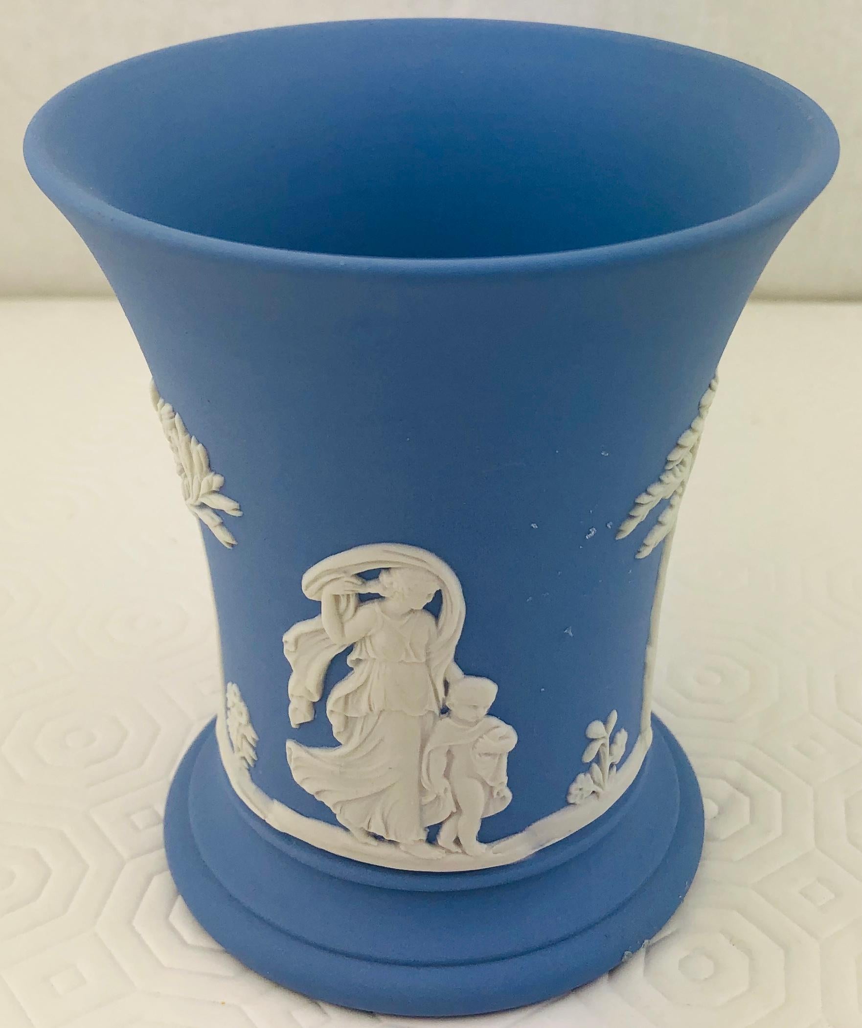 English Wedgwood Jasperware Cup or Pencil Holder In Good Condition In Miami, FL