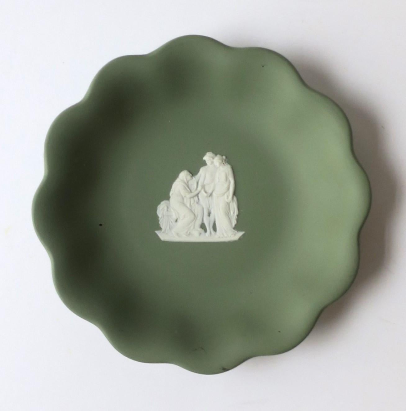 20th Century English Wedgwood Jasperware Dish Neoclassical with Scalloped Edge For Sale