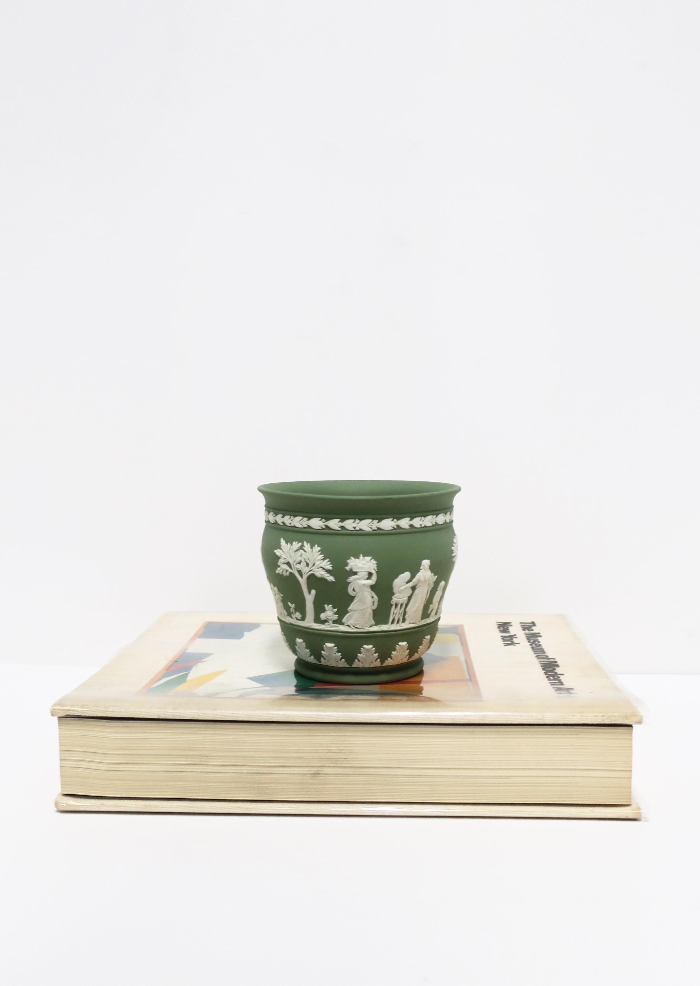 wedgwood flower pot