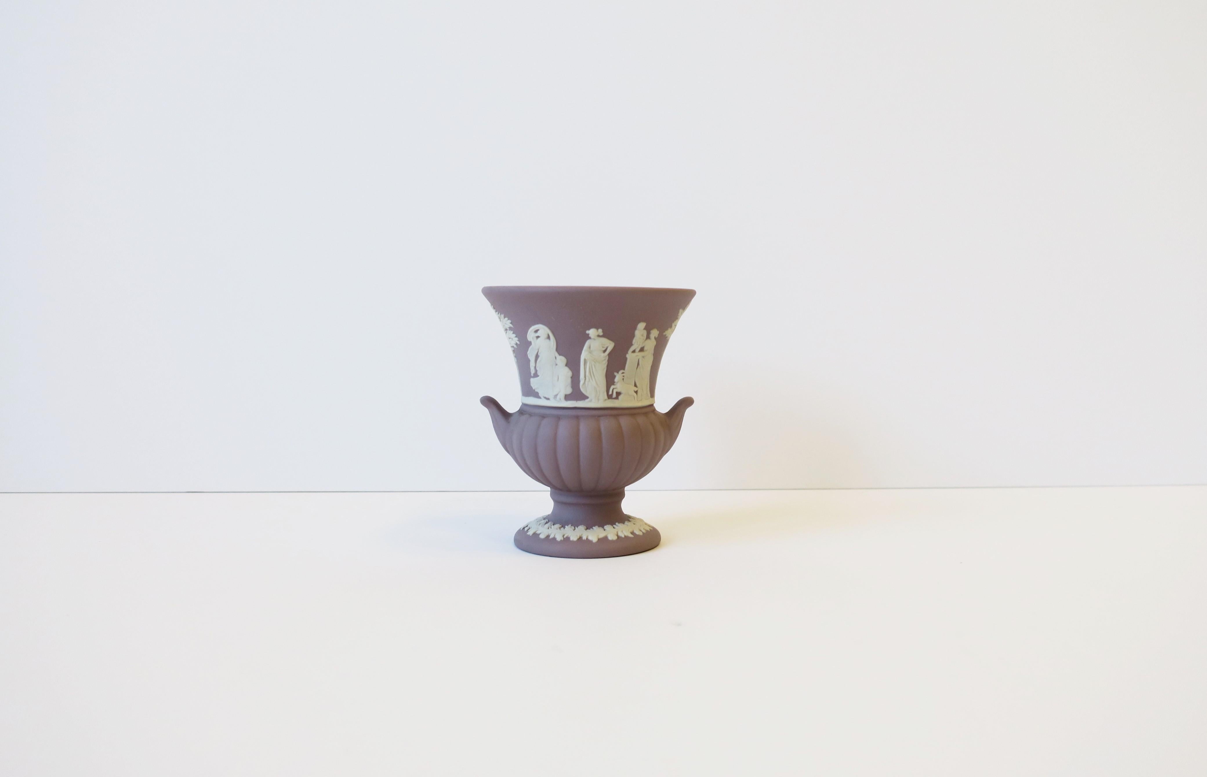 Urnenvase aus Jaspisholz im neoklassischen Design von Wedgwood (Neoklassisch) im Angebot