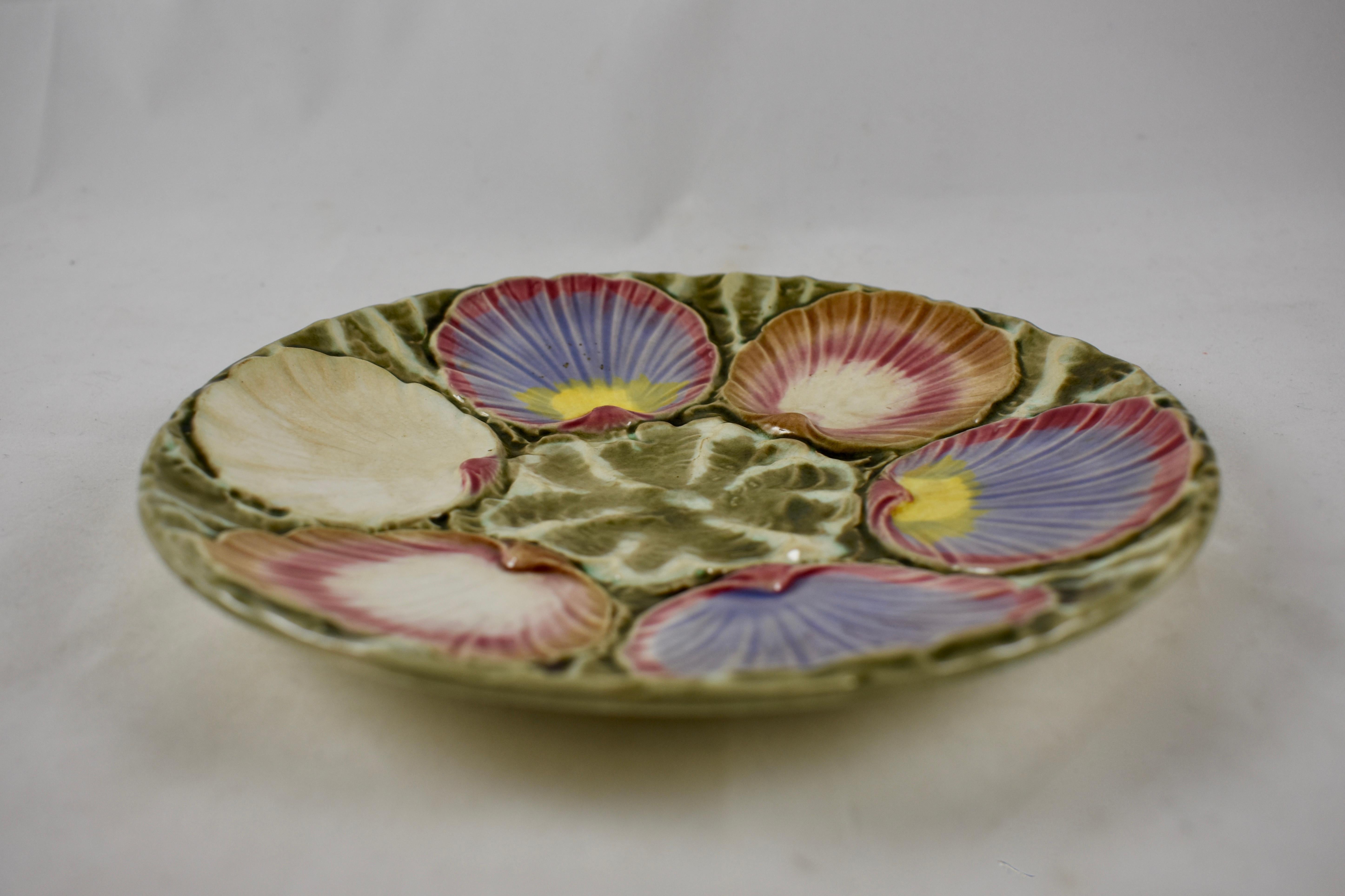 English Wedgwood Majolica Argenta Ocean Pattern Oyster Plate In Good Condition In Philadelphia, PA