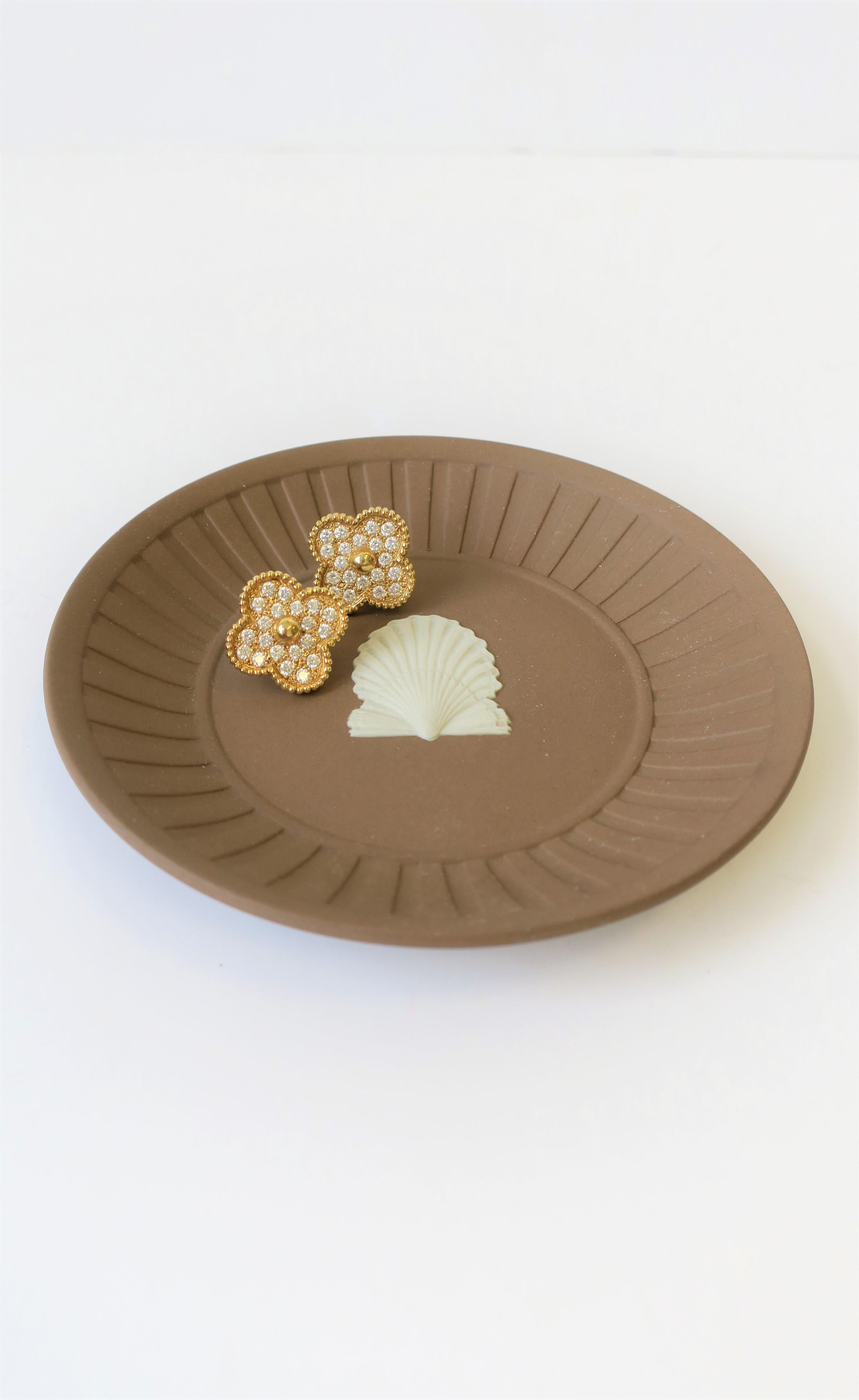 English Wedgwood Matte Jasperware Dish with Oyster Seashell Design 3