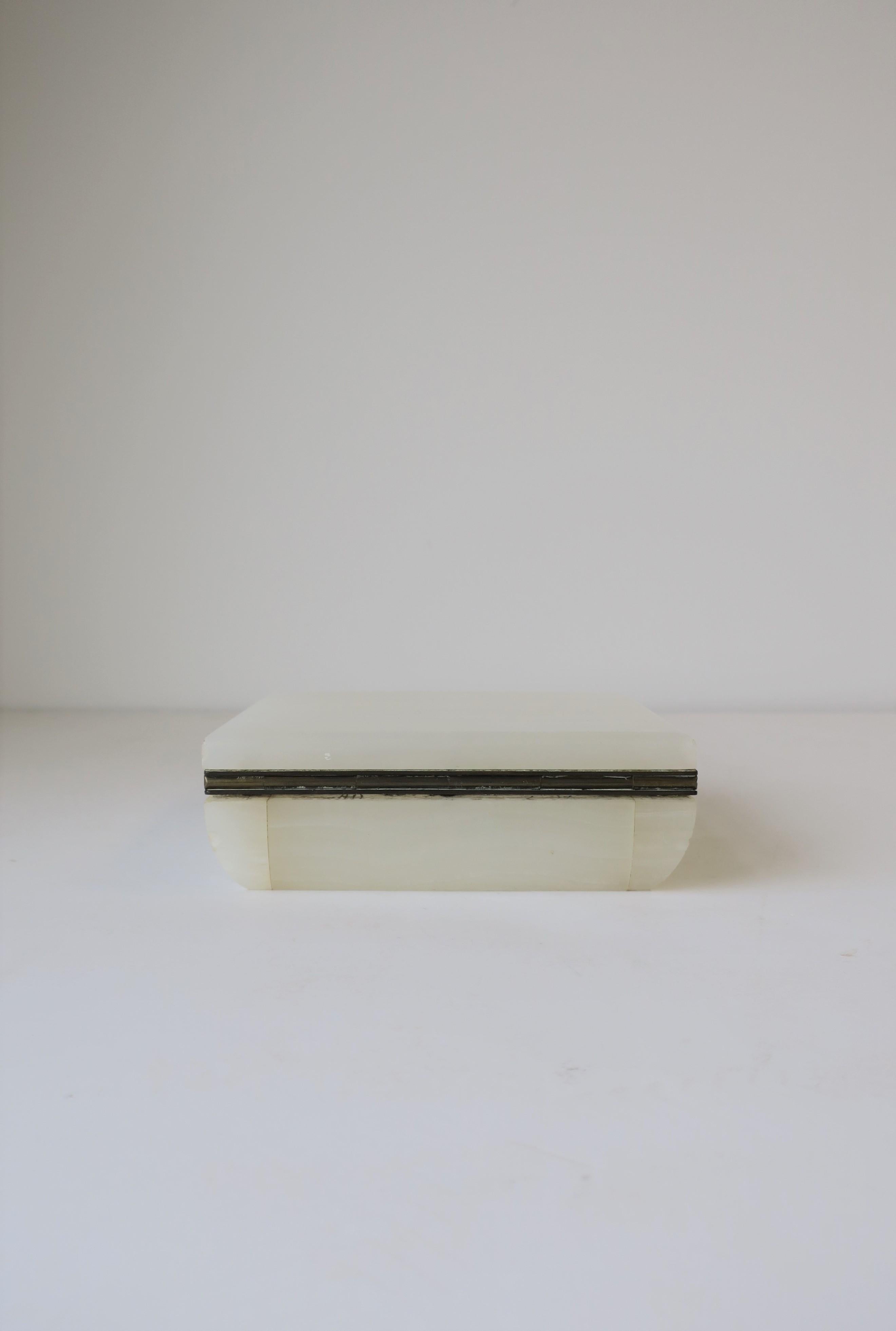 Moderner englischer Onyx-Marmor-Schmuckkästchen im Art déco-Stil  im Angebot 13