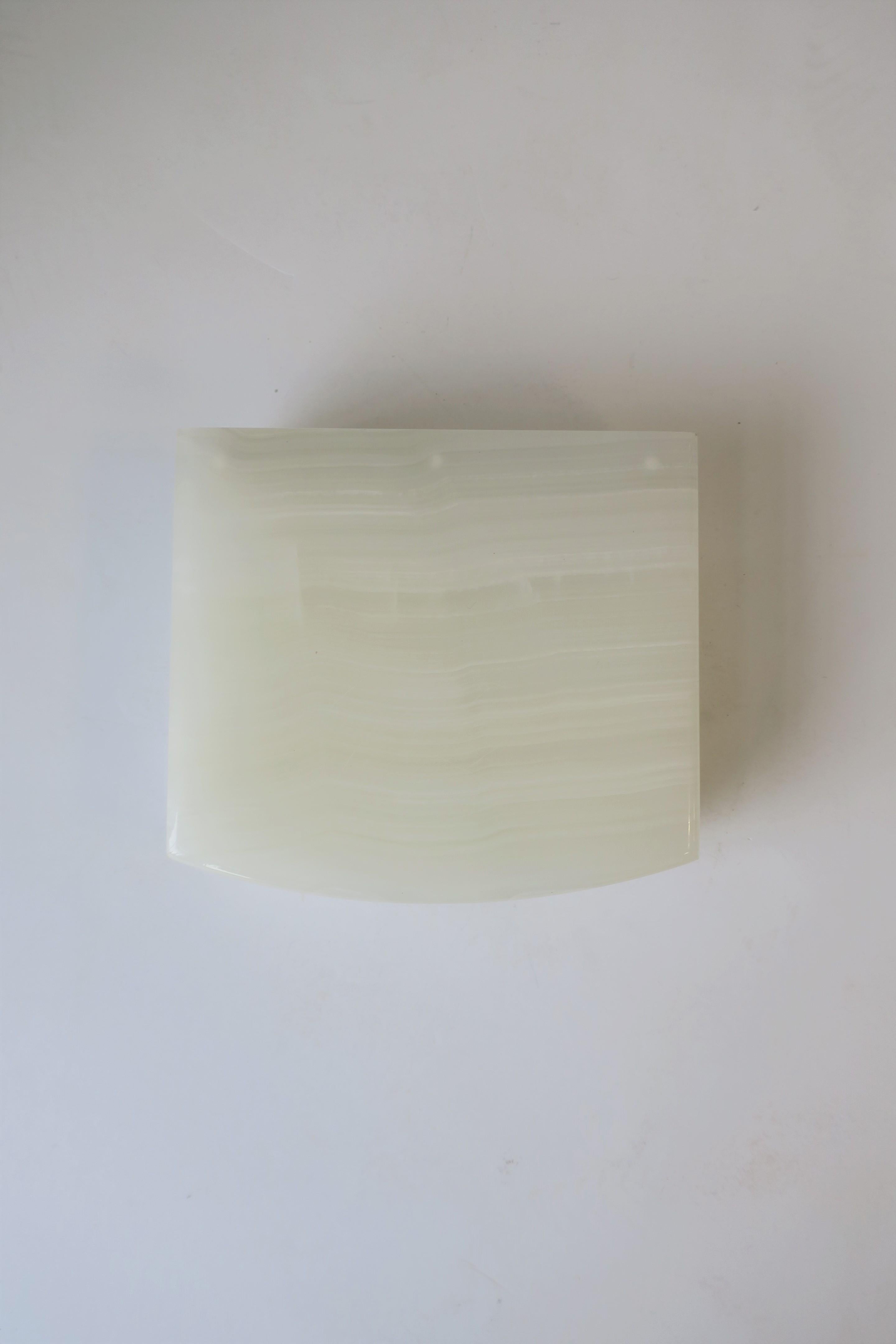Moderner englischer Onyx-Marmor-Schmuckkästchen im Art déco-Stil  im Zustand „Gut“ im Angebot in New York, NY