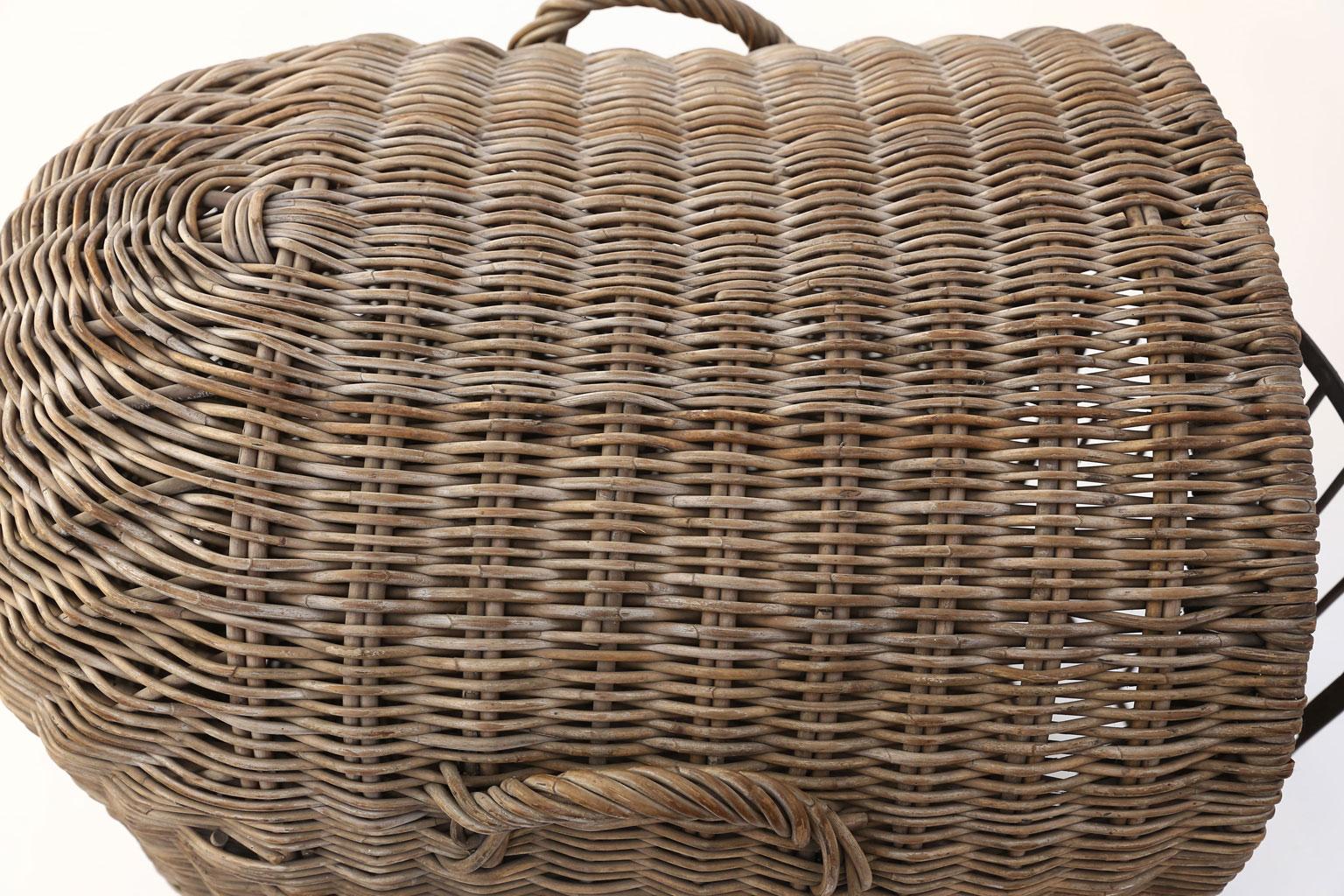 English Brown Wicker Dog Kennel Basket In Fair Condition For Sale In Houston, TX