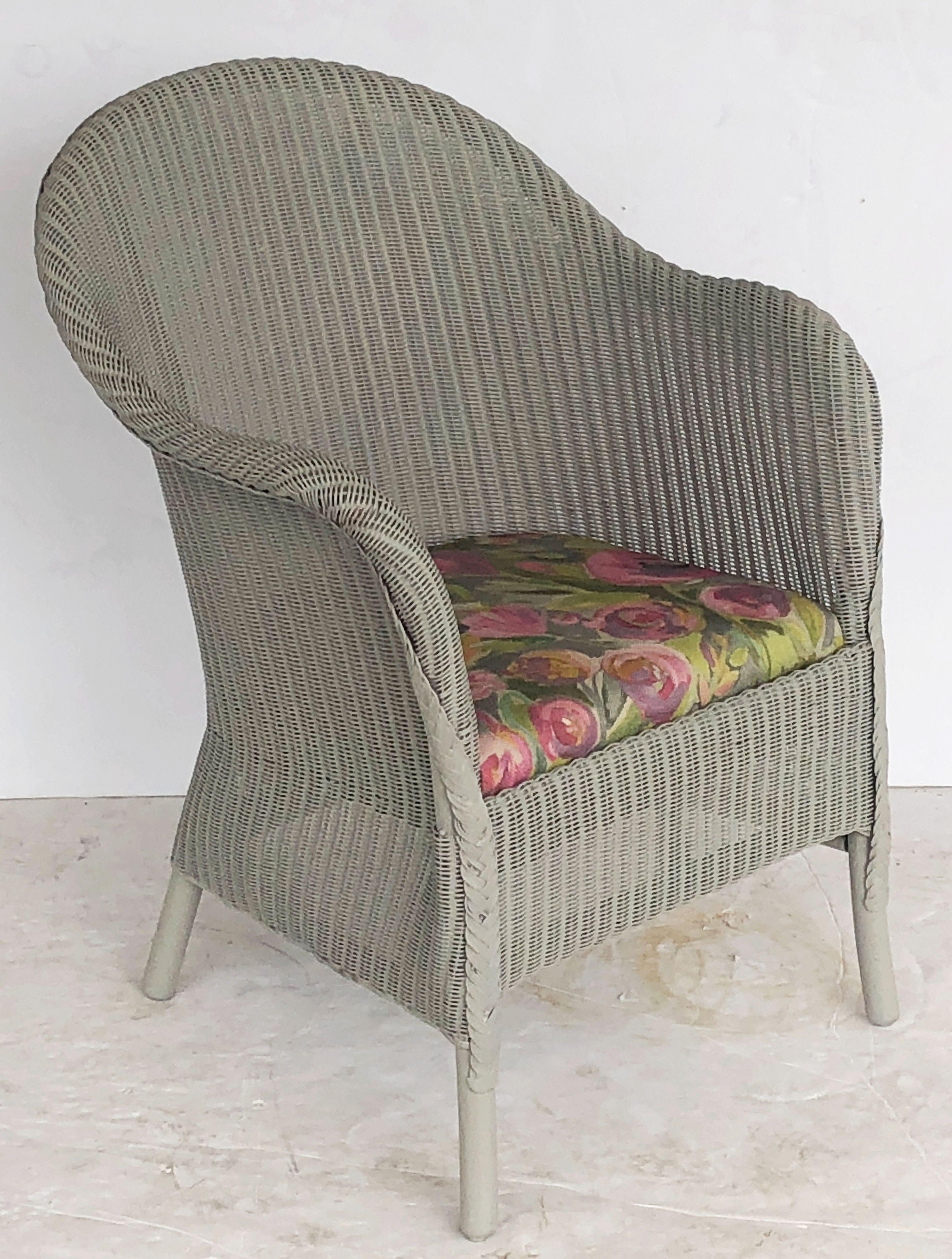 English Wicker Garden or Lounge Chair by Lloyd Loom In Good Condition In Austin, TX