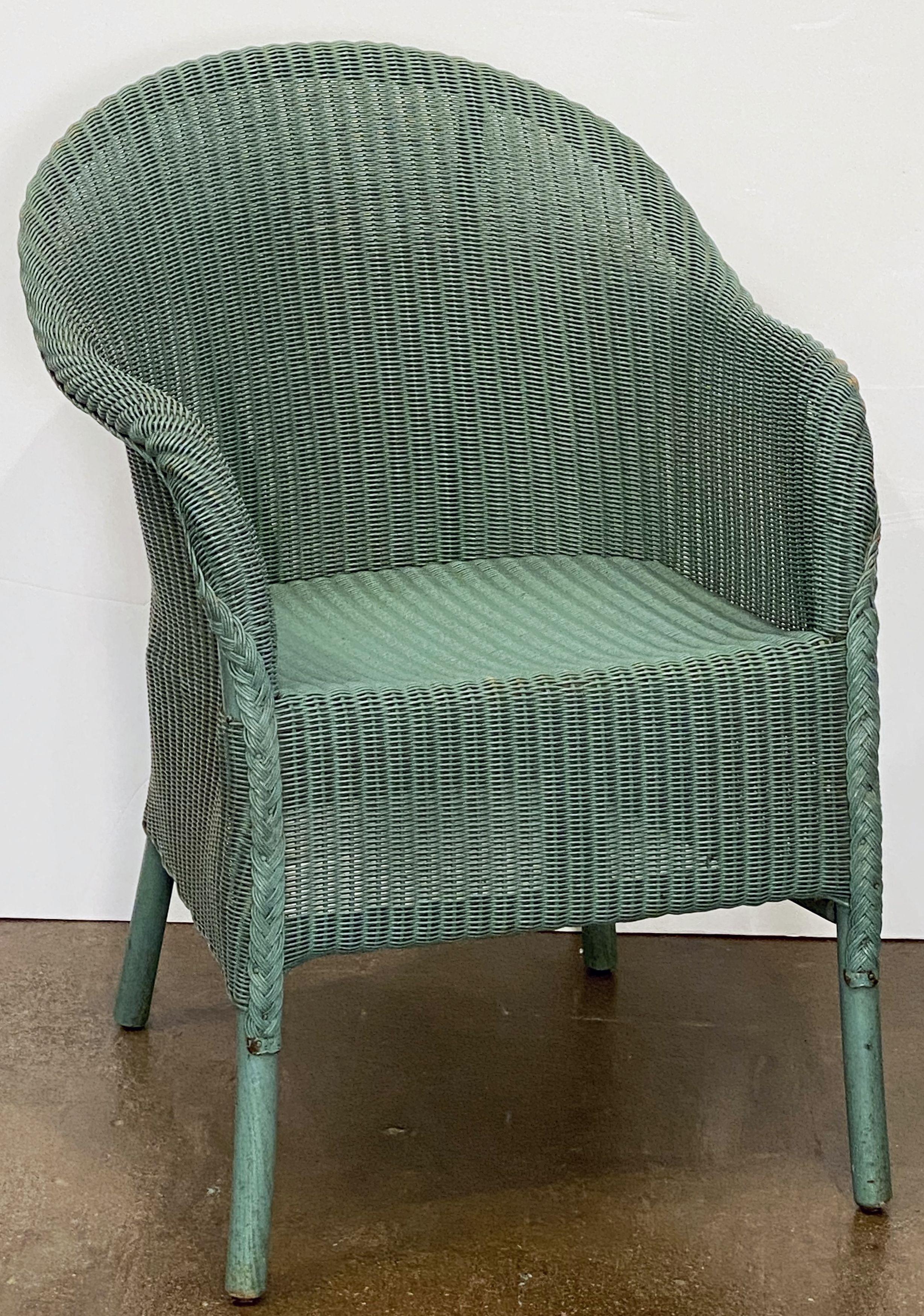 English Wicker Garden or Lounge Chair by Lloyd Loom In Good Condition In Austin, TX
