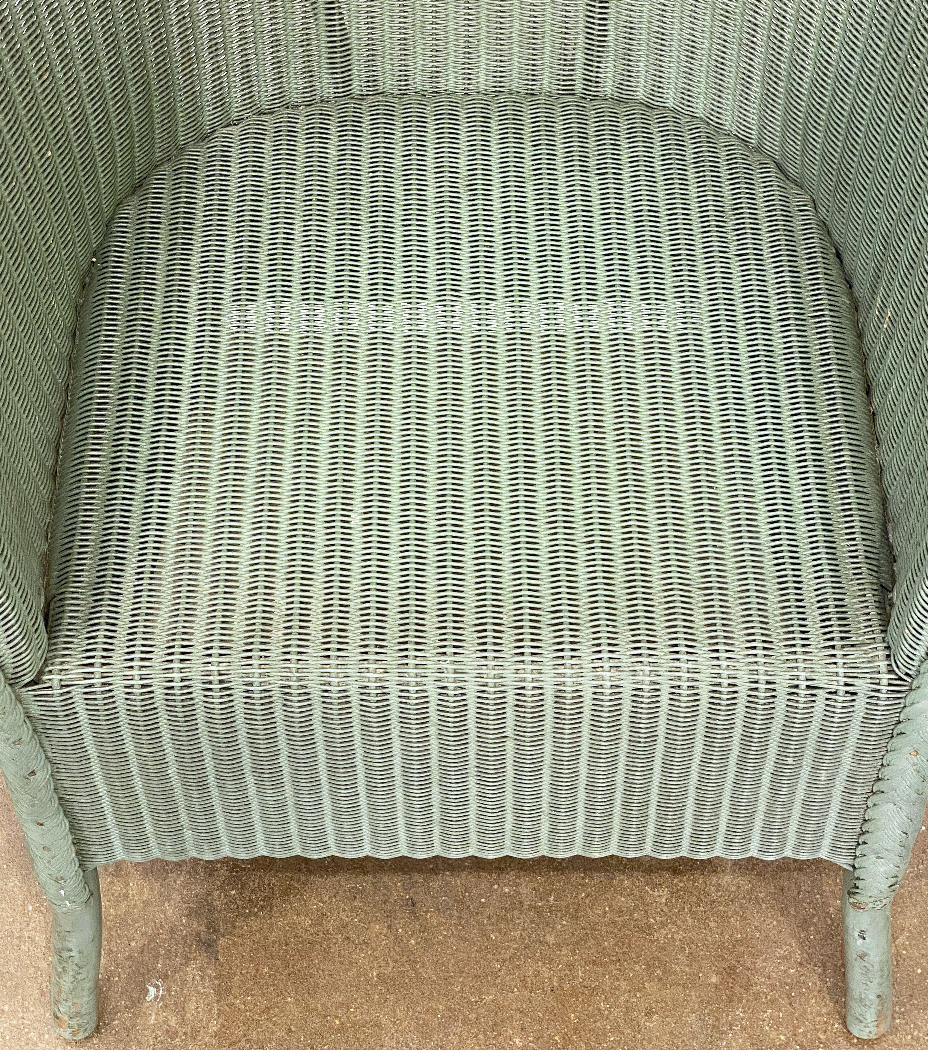 English Wicker Garden or Lounge Chair by Lloyd Loom In Good Condition In Austin, TX