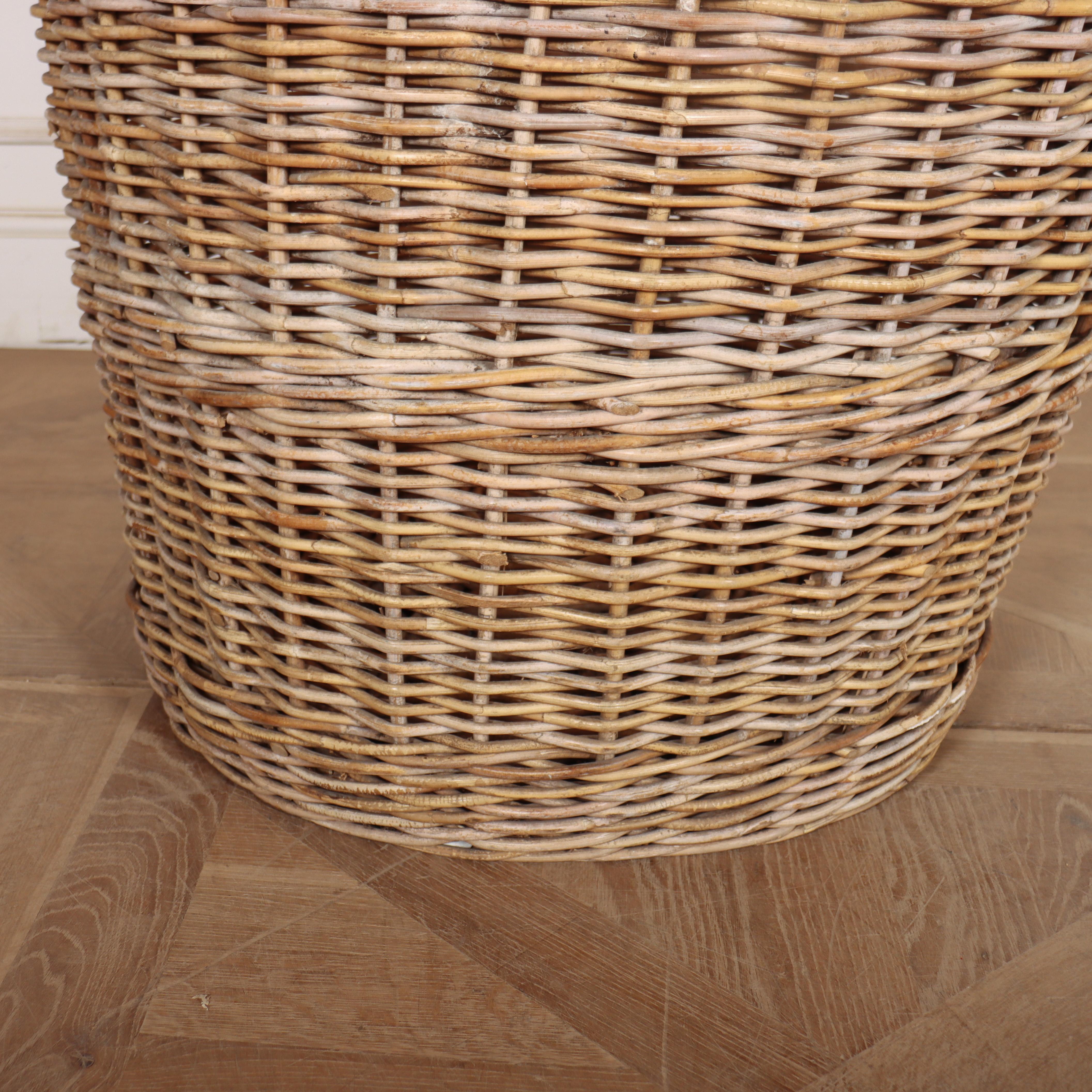 Inglese English Wicker Log Basket in vendita