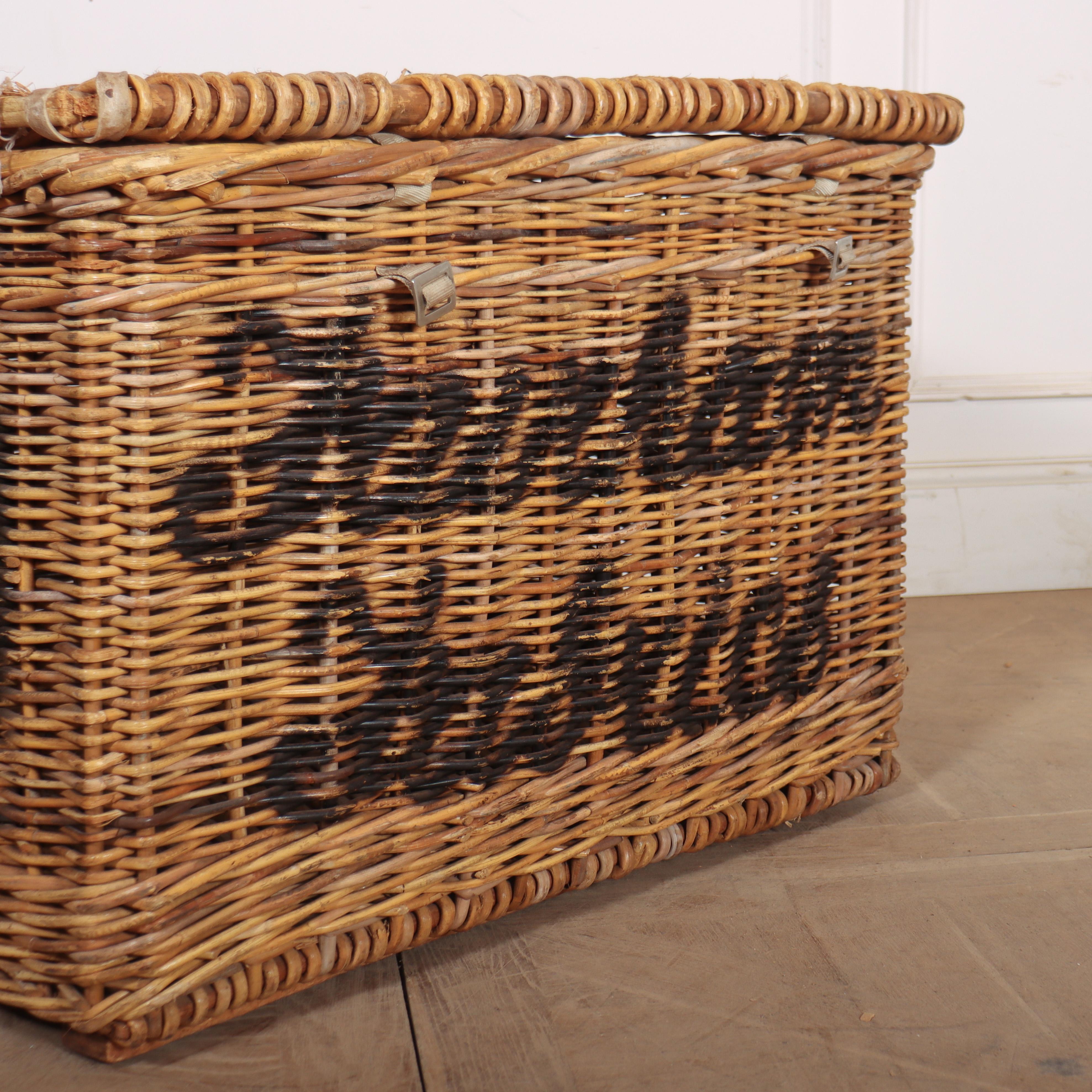 English Wicker Log Basket In Good Condition For Sale In Leamington Spa, Warwickshire