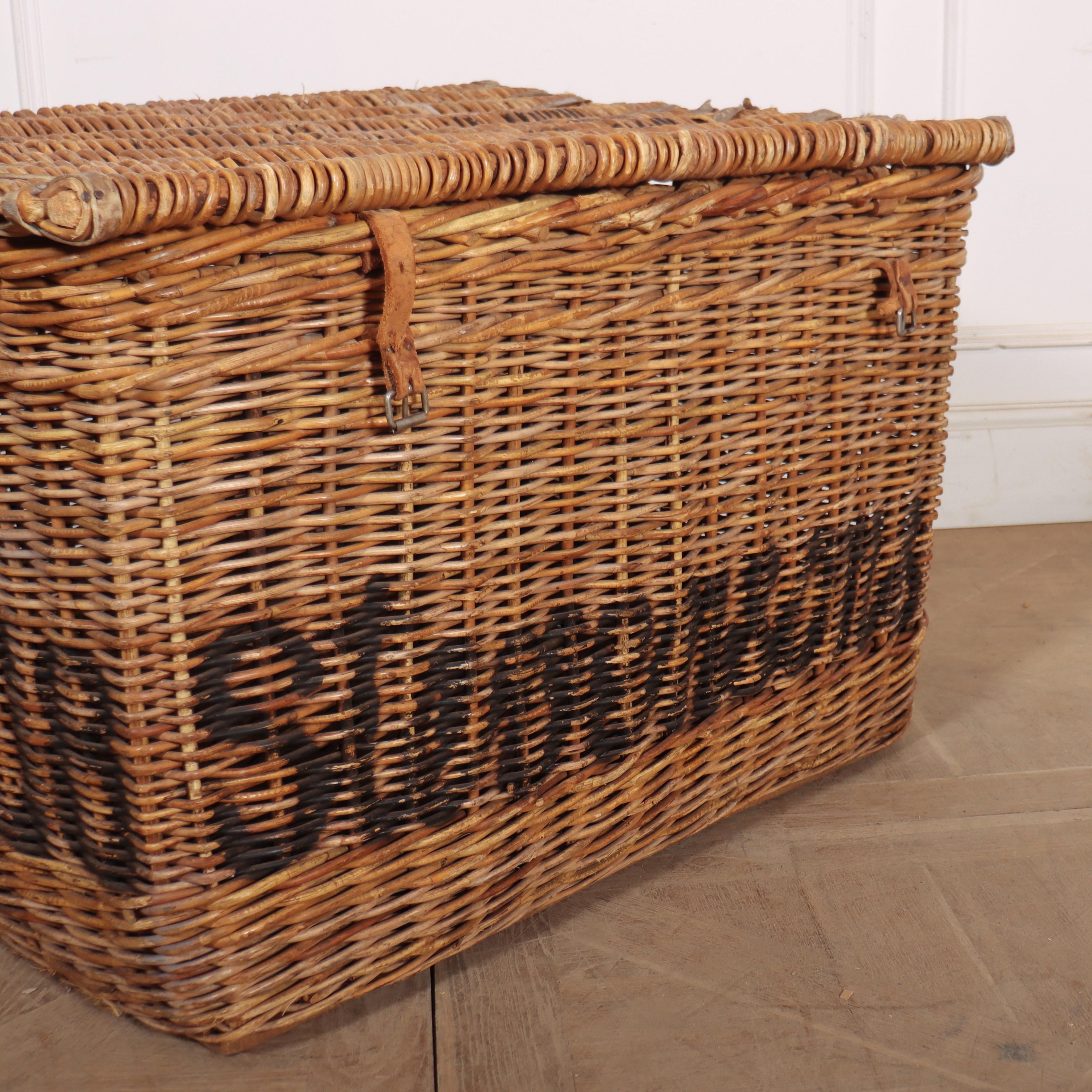 English Wicker Log Basket In Good Condition For Sale In Leamington Spa, Warwickshire
