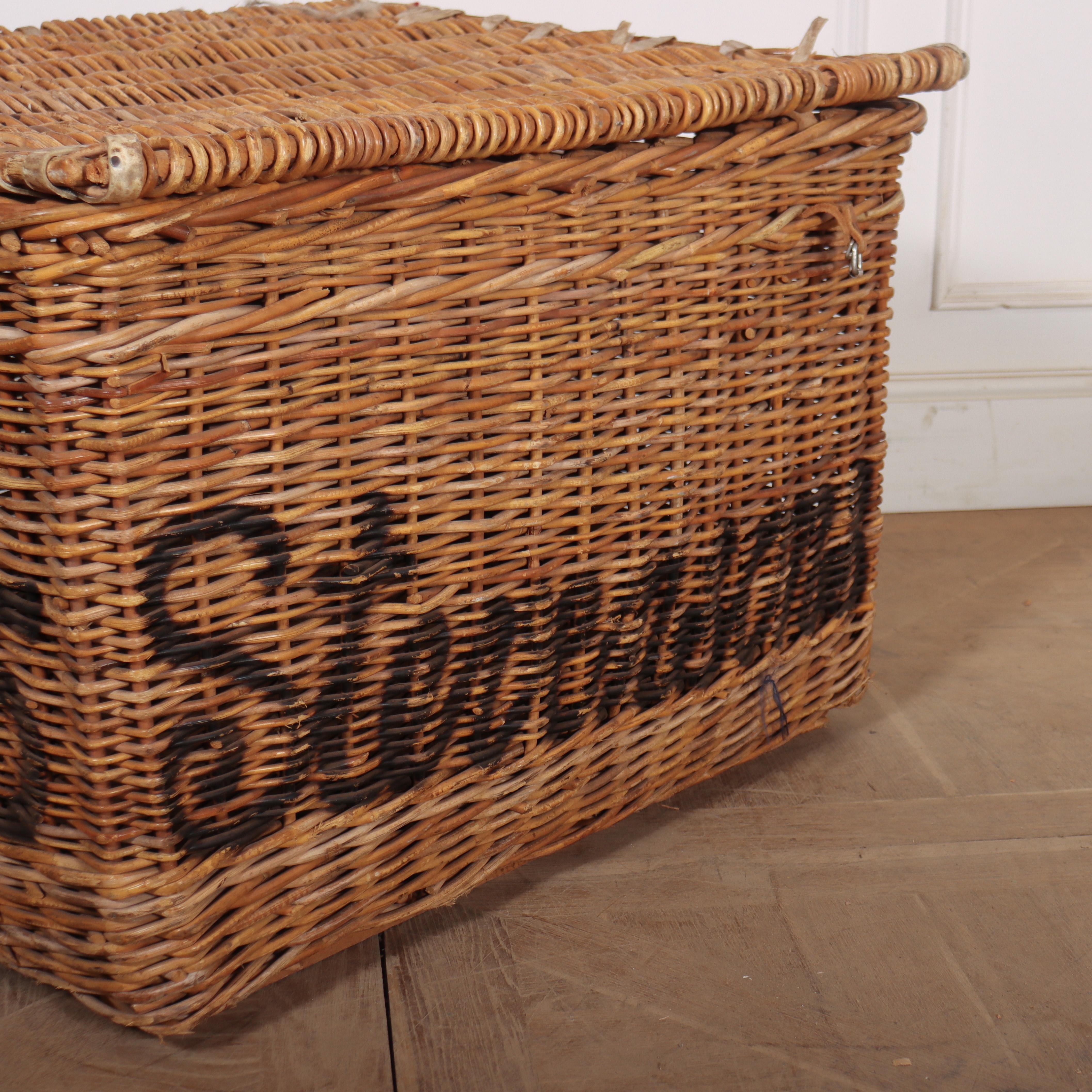 English Wicker Log Basket In Good Condition For Sale In Leamington Spa, Warwickshire