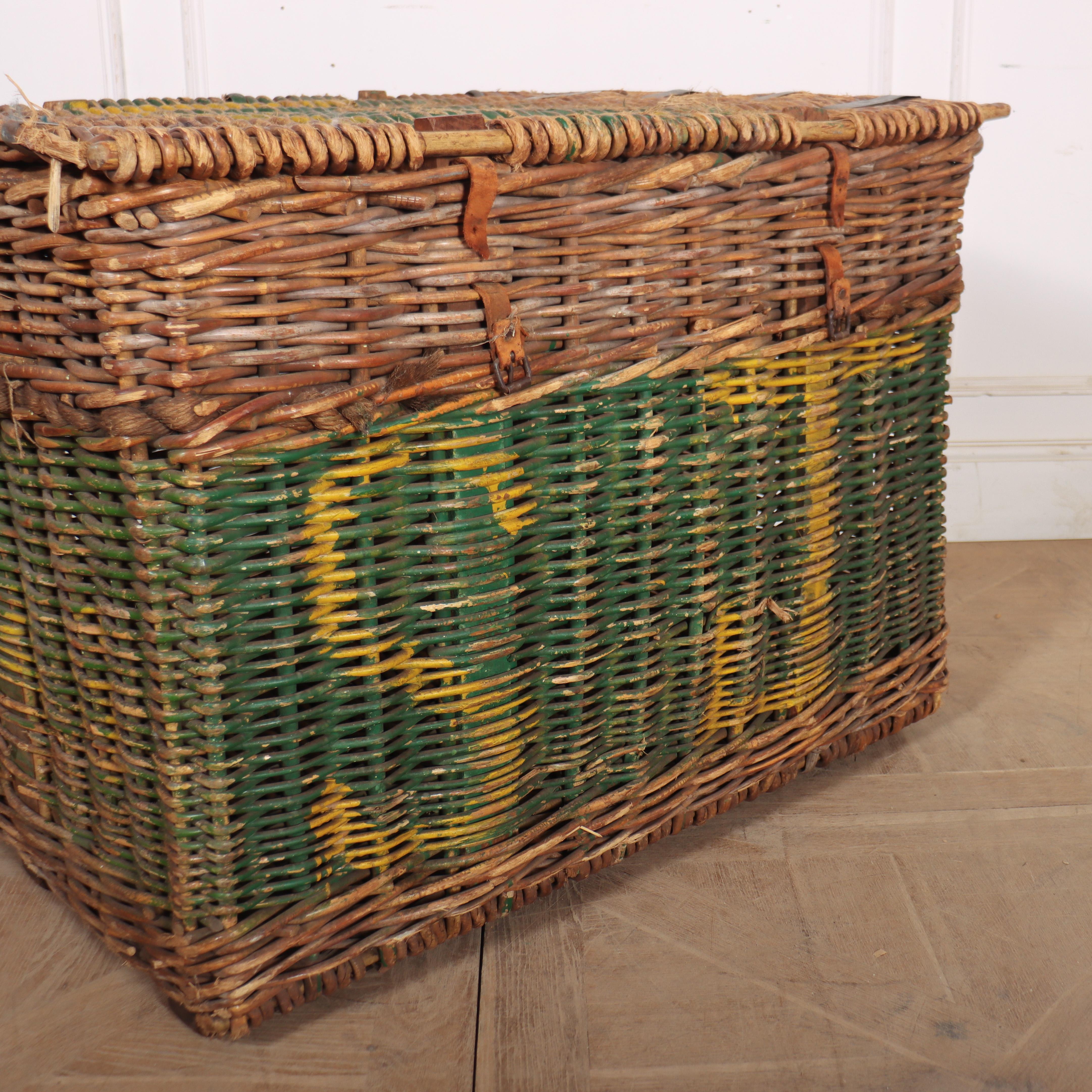English Wicker Log Basket In Good Condition For Sale In Leamington Spa, Warwickshire