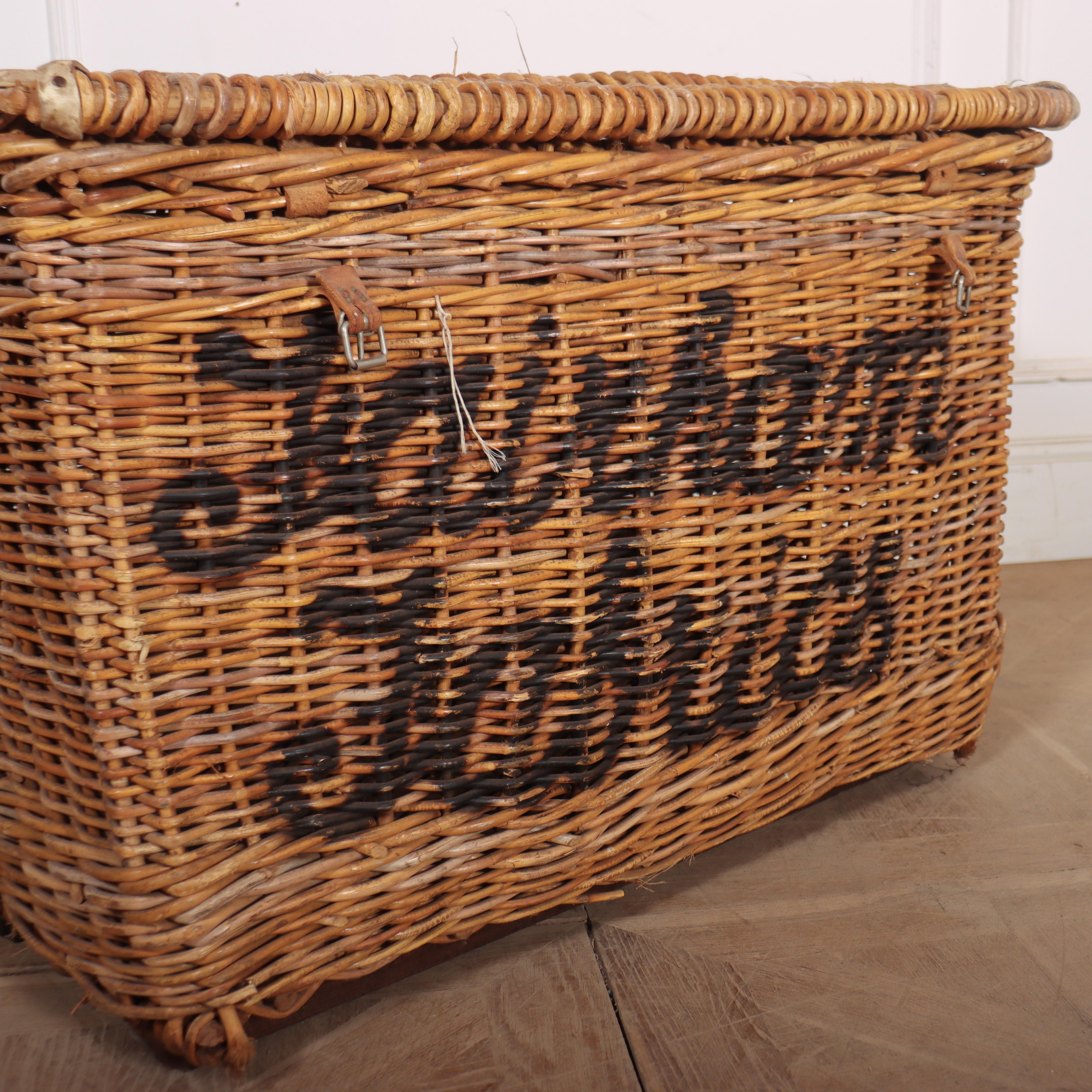 Inglese English Wicker Log Basket in vendita