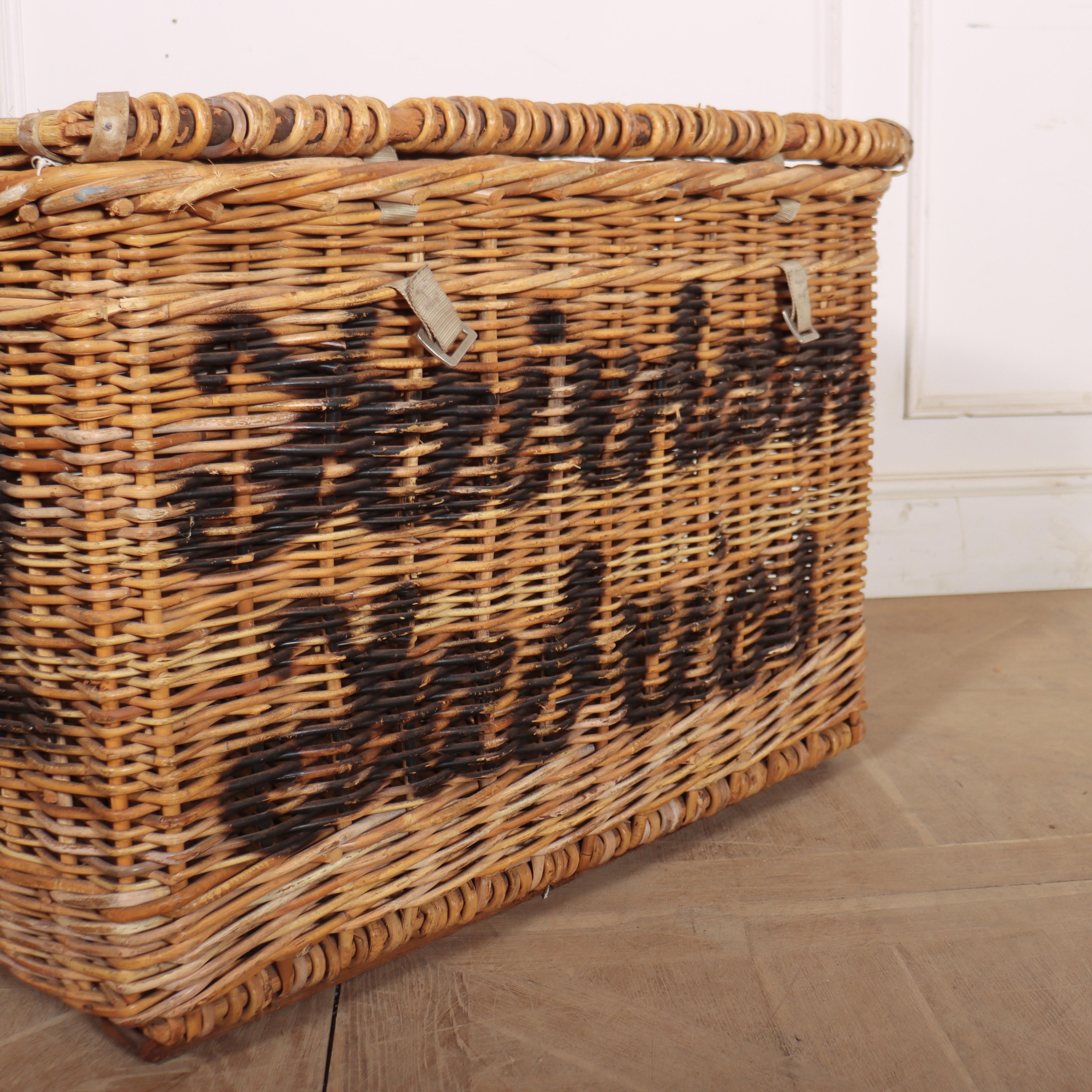 Inglese English Wicker Log Basket in vendita