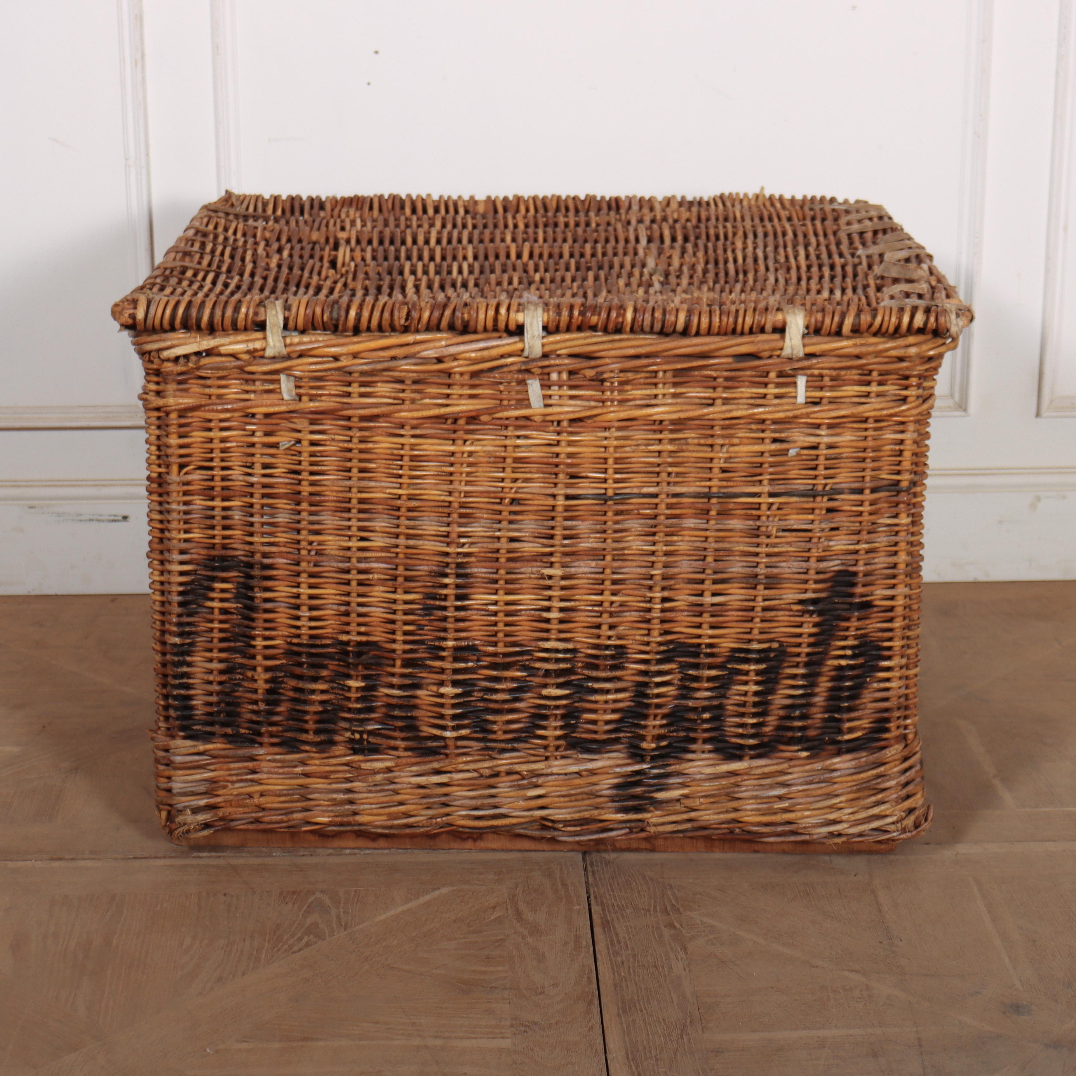English Wicker Log Basket In Good Condition For Sale In Leamington Spa, Warwickshire