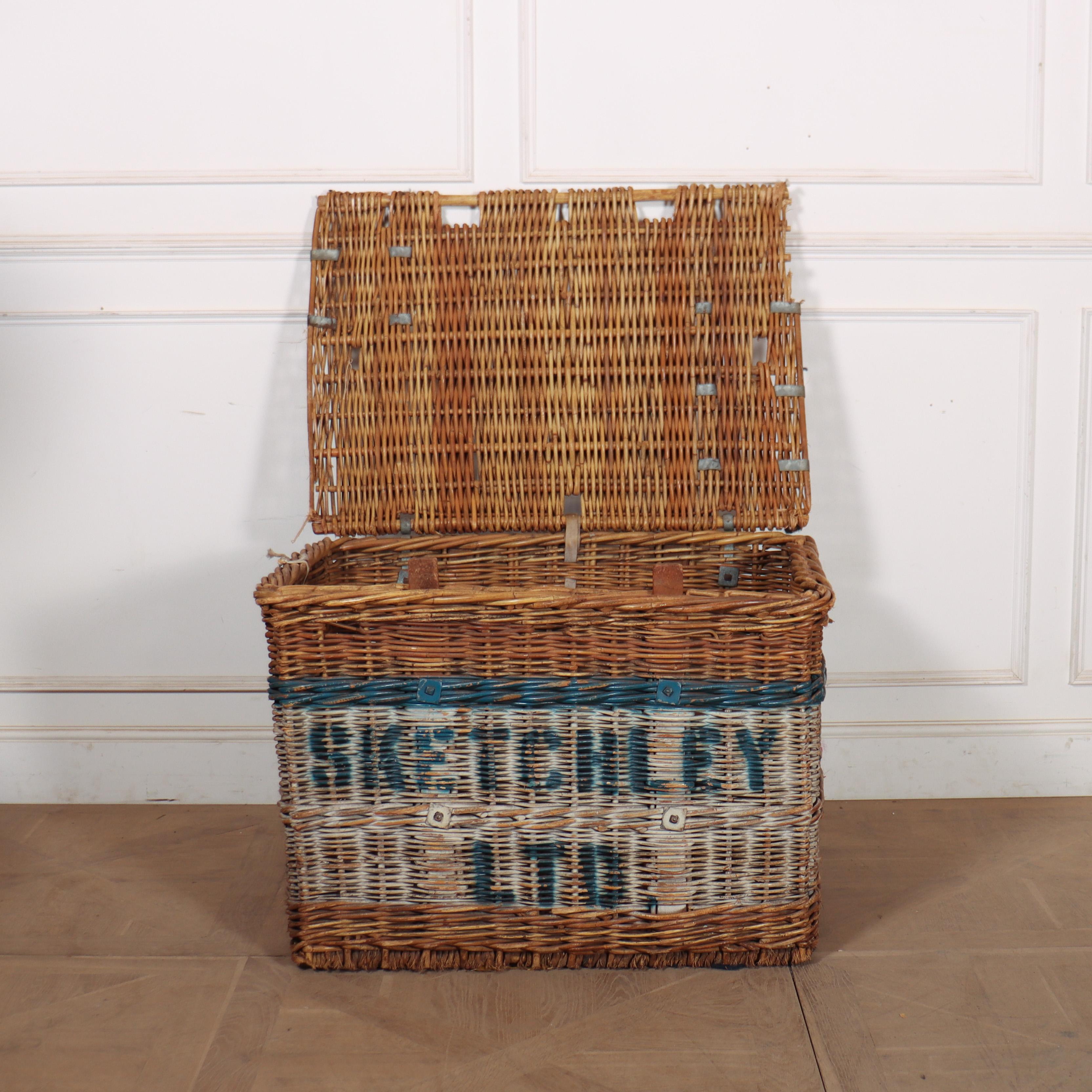 English Wicker Log Basket In condizioni buone in vendita a Leamington Spa, Warwickshire
