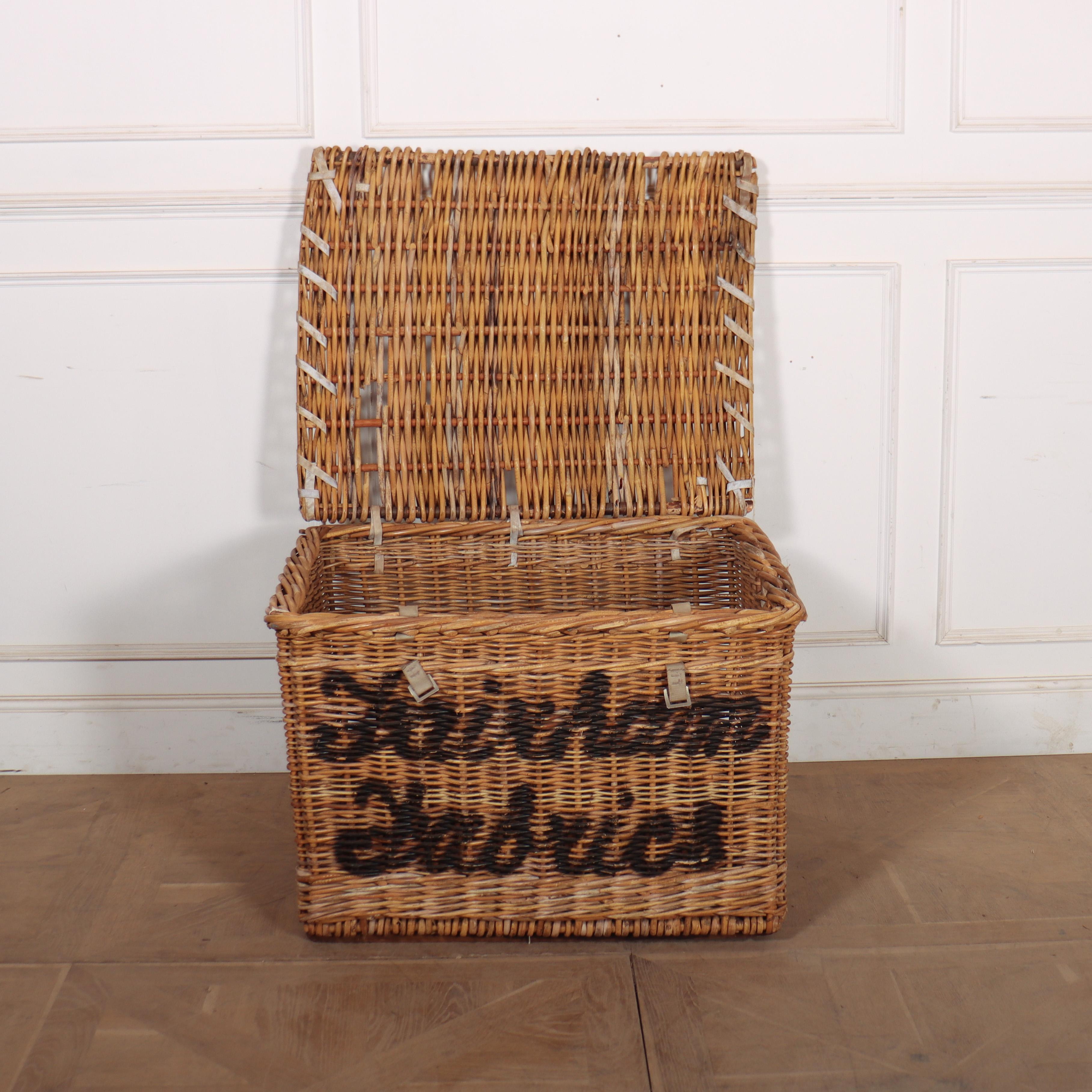English Wicker Log Basket In condizioni buone in vendita a Leamington Spa, Warwickshire