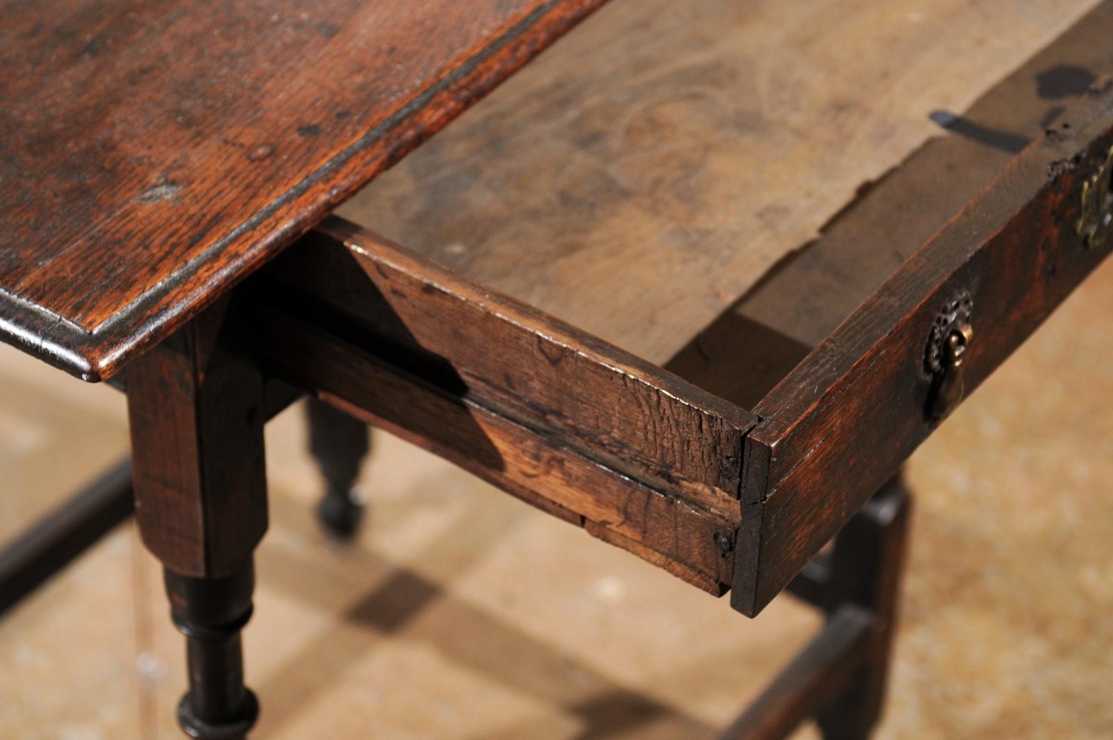 English William and Mary 1700s Oak Side Table with Drawer and Turned Legs 2