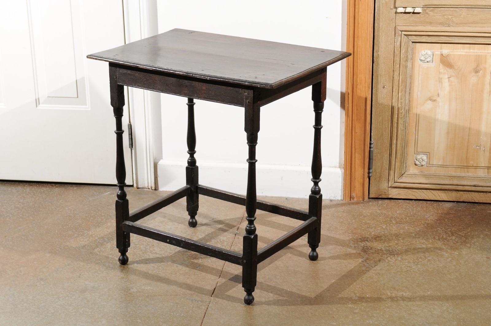 English William and Mary 1700s Oak Side Table with Drawer and Turned Legs 4