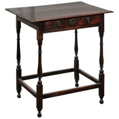 English William and Mary 1700s Oak Side Table with Drawer and Turned Legs