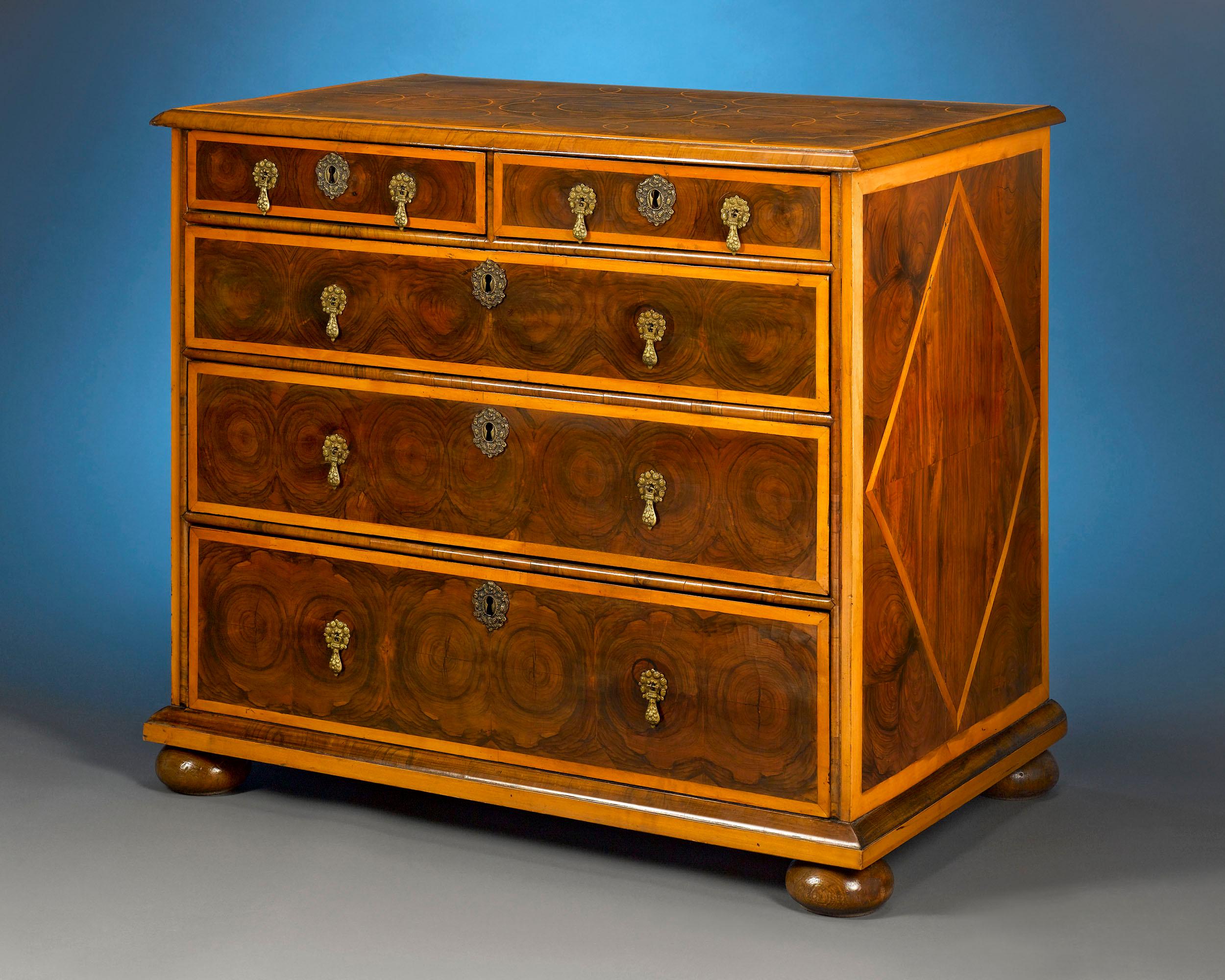 English William and Mary Oysterwood Chest In Excellent Condition In New Orleans, LA
